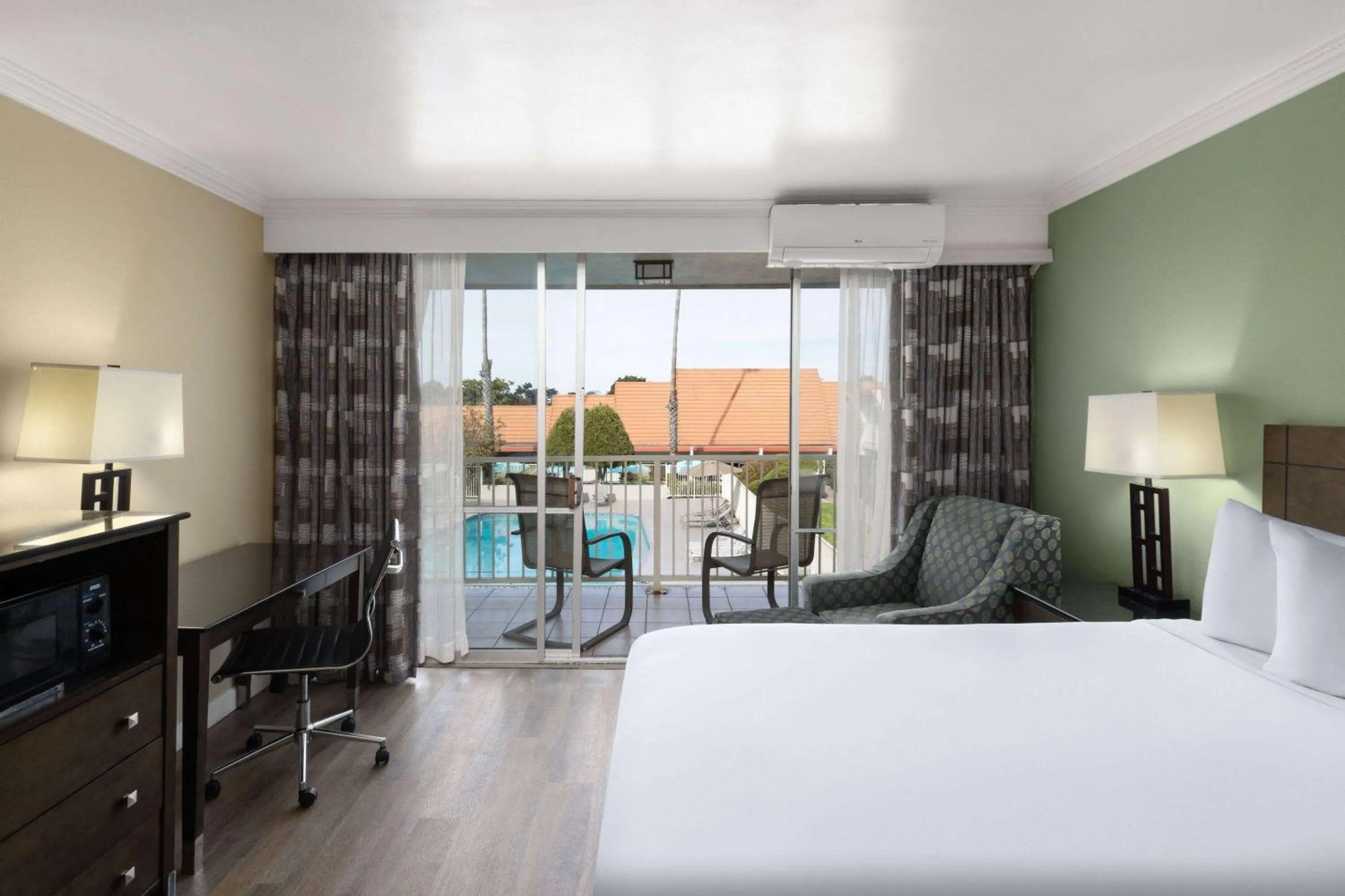 Photo of the whole room, Bed in Travelodge by Wyndham Monterey Bay