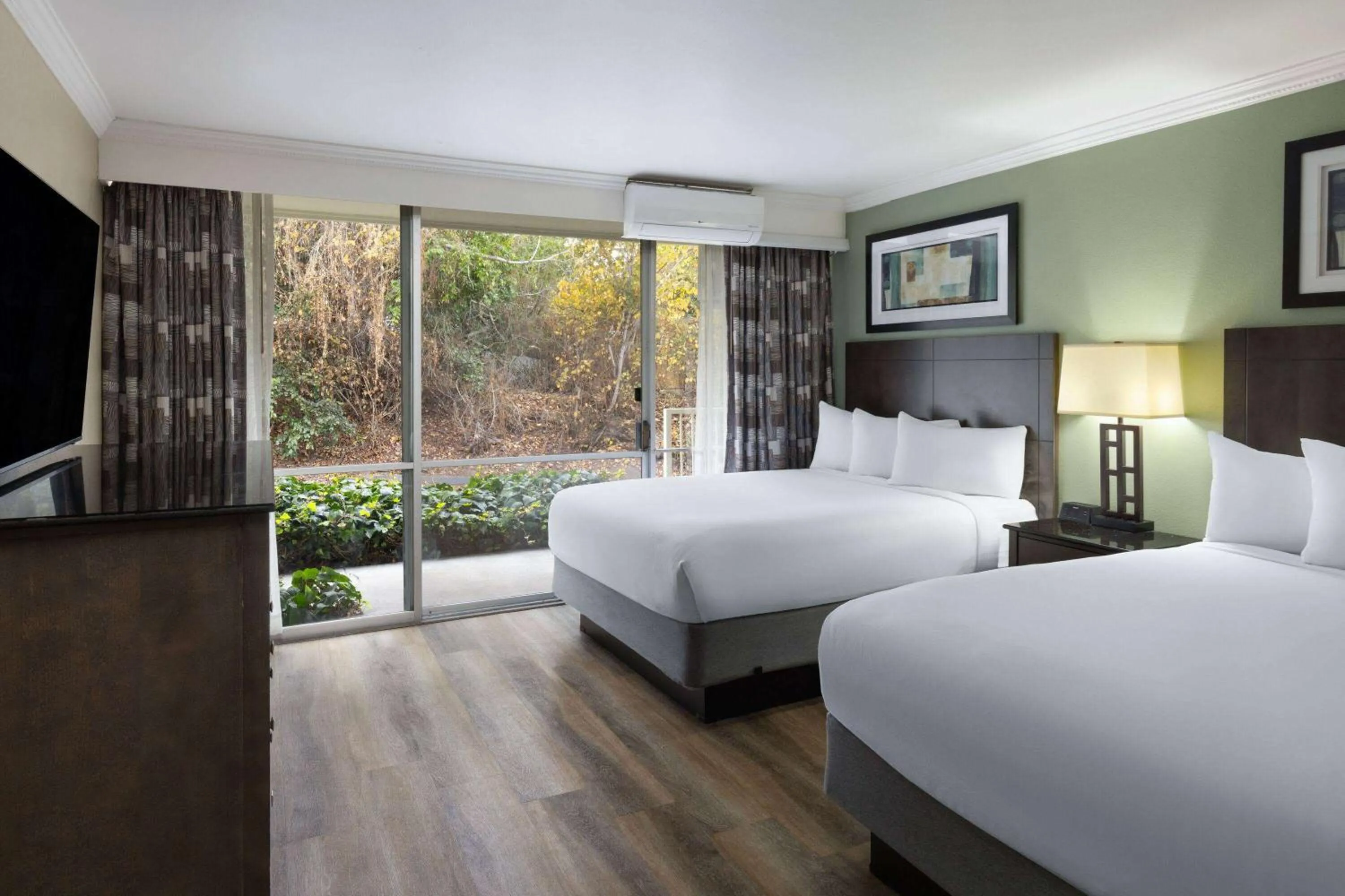 Photo of the whole room, Bed in Travelodge by Wyndham Monterey Bay