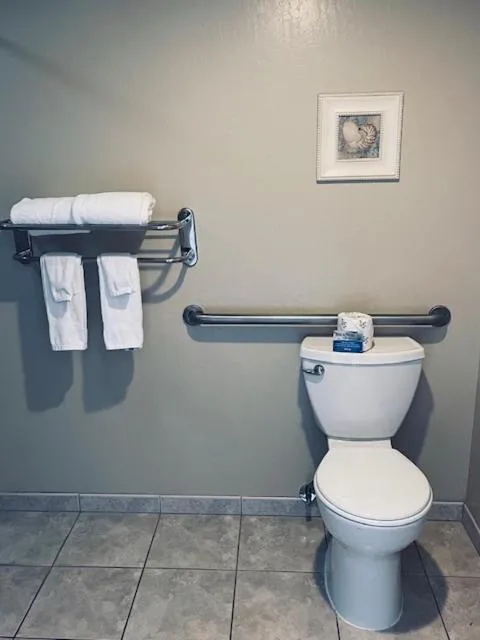 Travelodge by Wyndham Monterey Bay