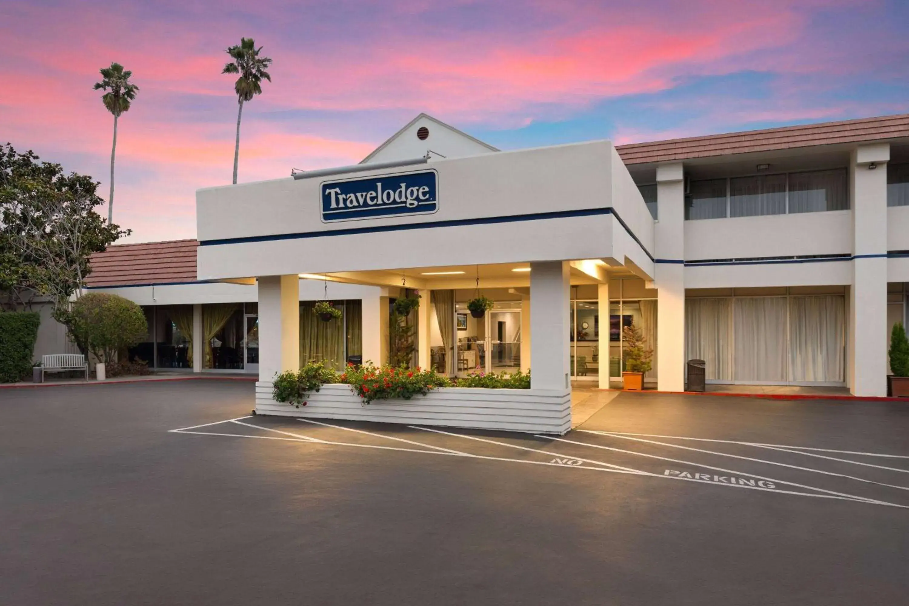 Property building in Travelodge by Wyndham Monterey Bay Property building in Travelodge by Wyndham Monterey Bay