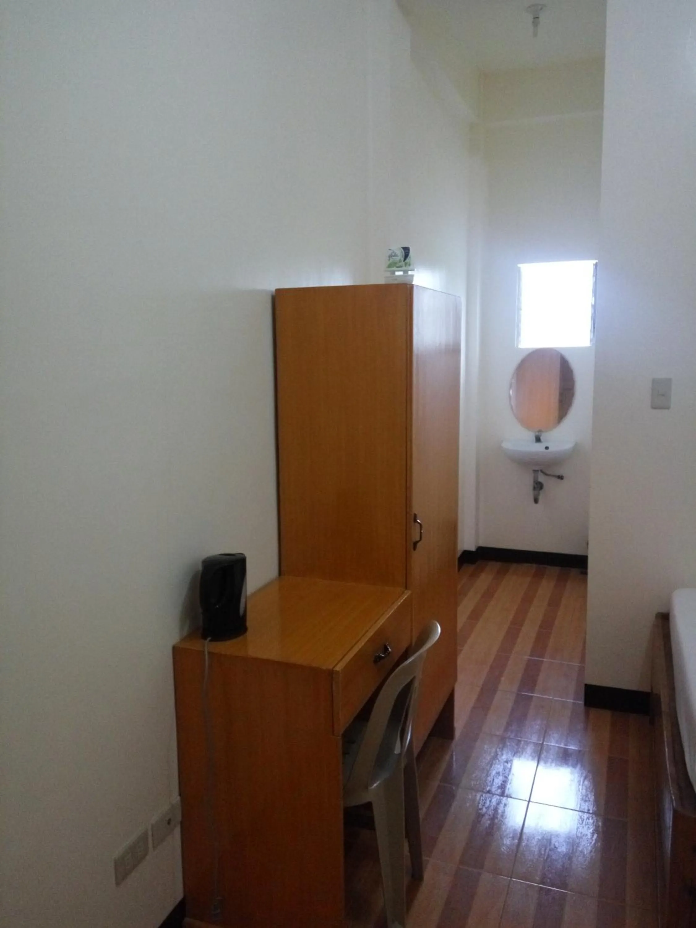 wardrobe in Villa Peralta Inn