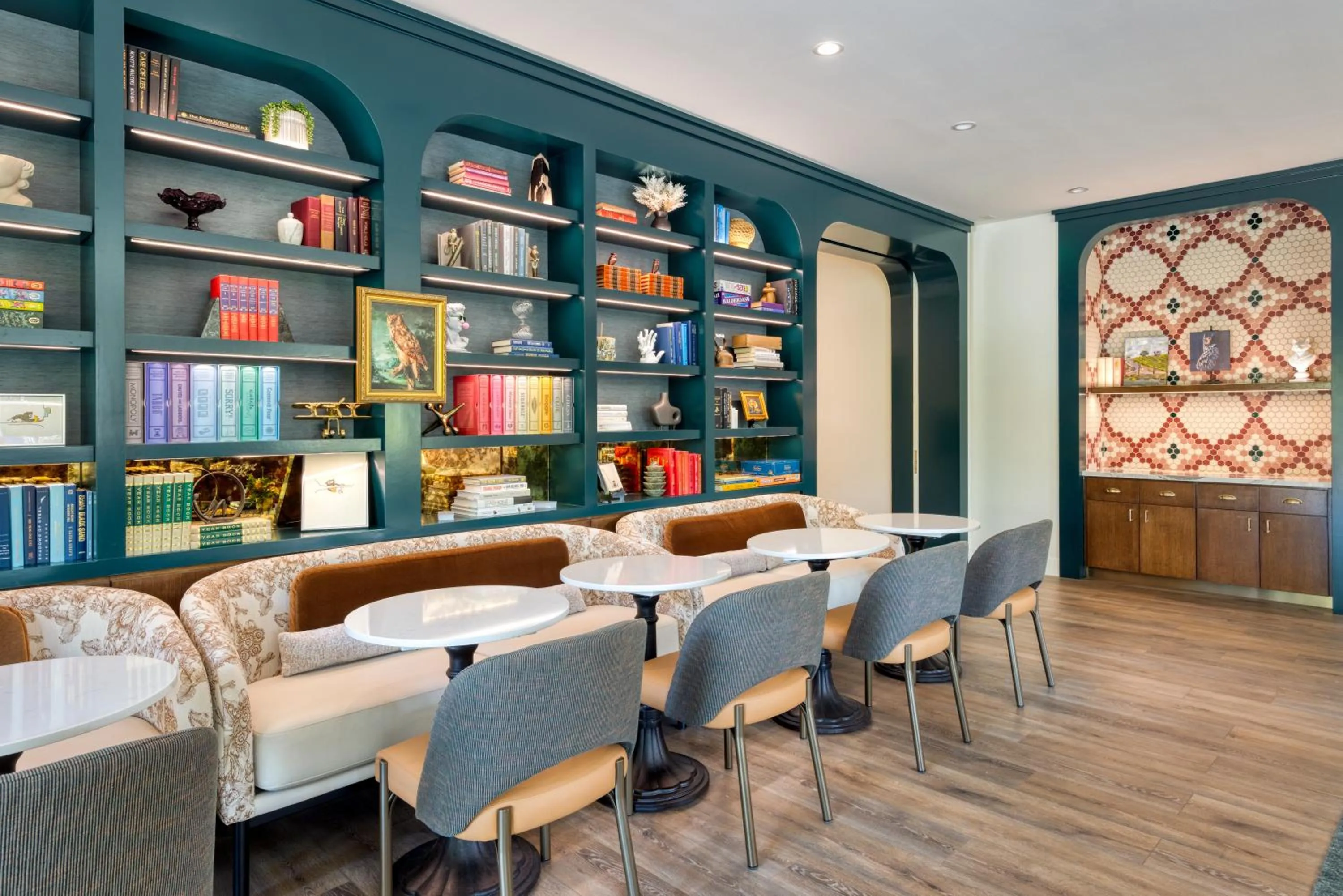 Seating area in SENZA Hotel