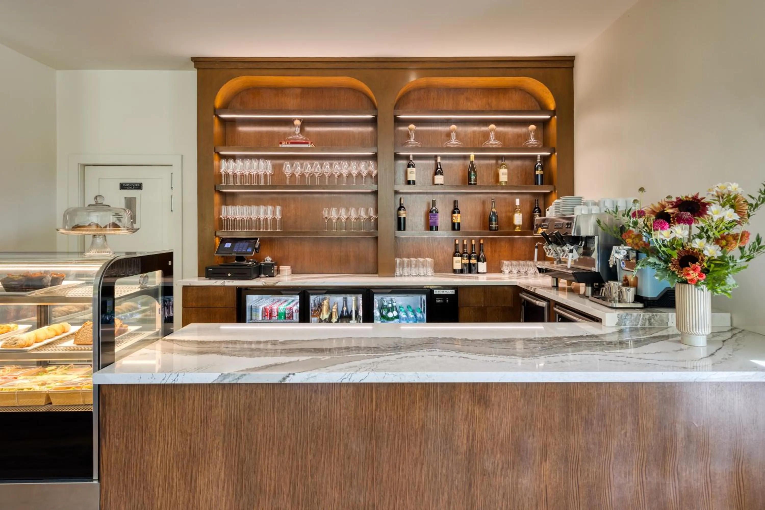 Restaurant/places to eat in SENZA Hotel