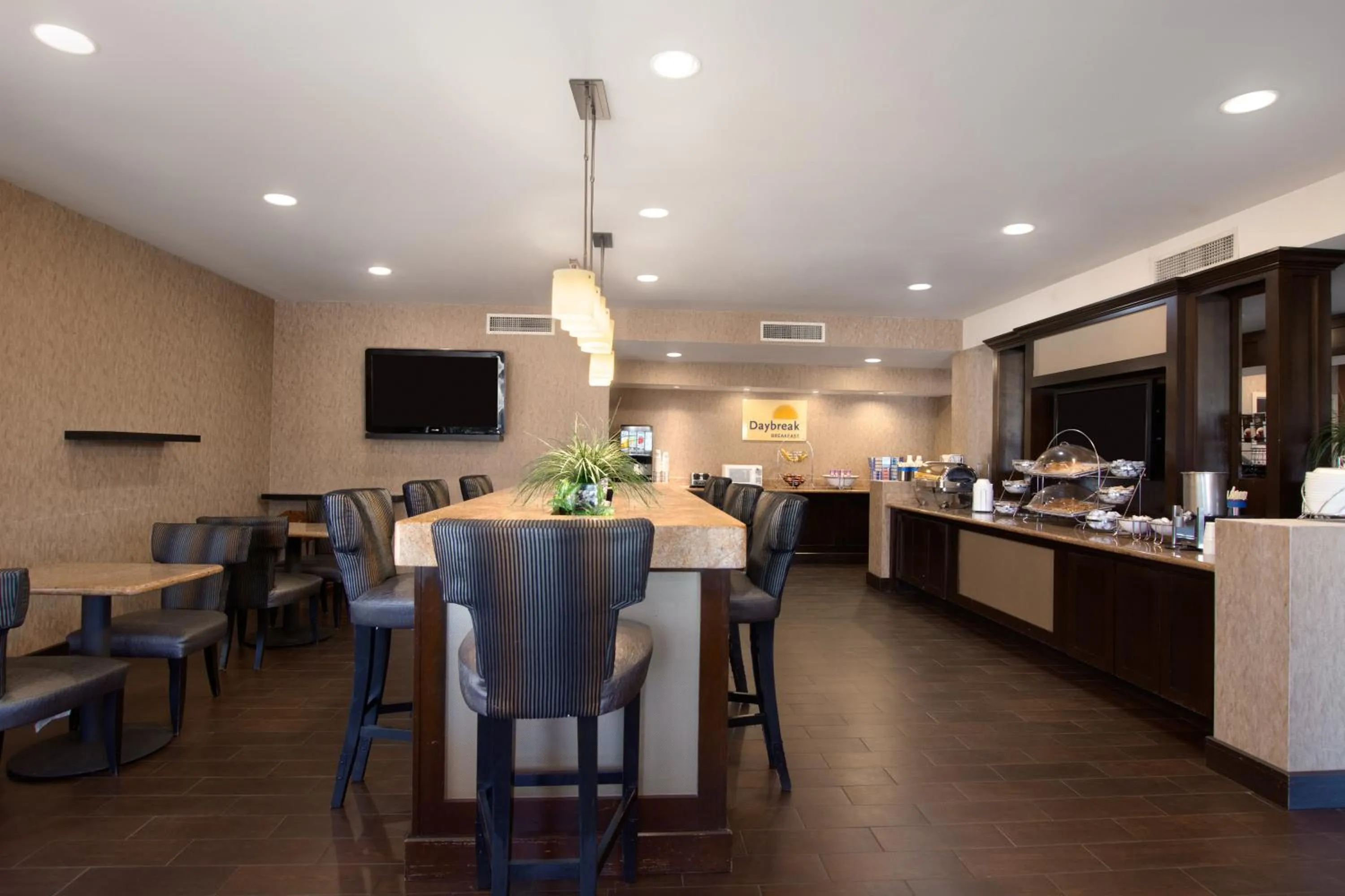 Restaurant/places to eat in Days Inn by Wyndham Longview South