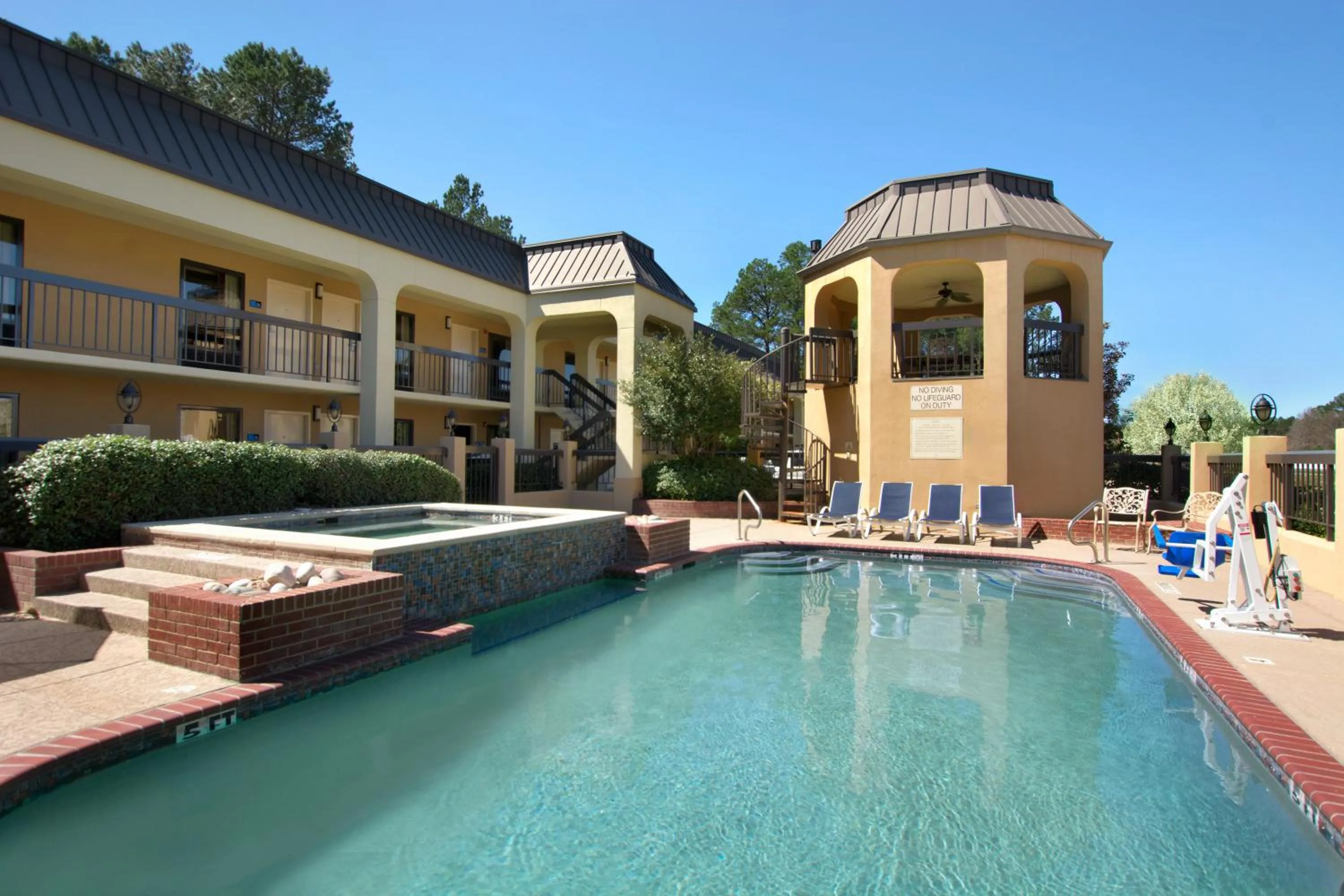 Swimming pool in Days Inn by Wyndham Longview South
