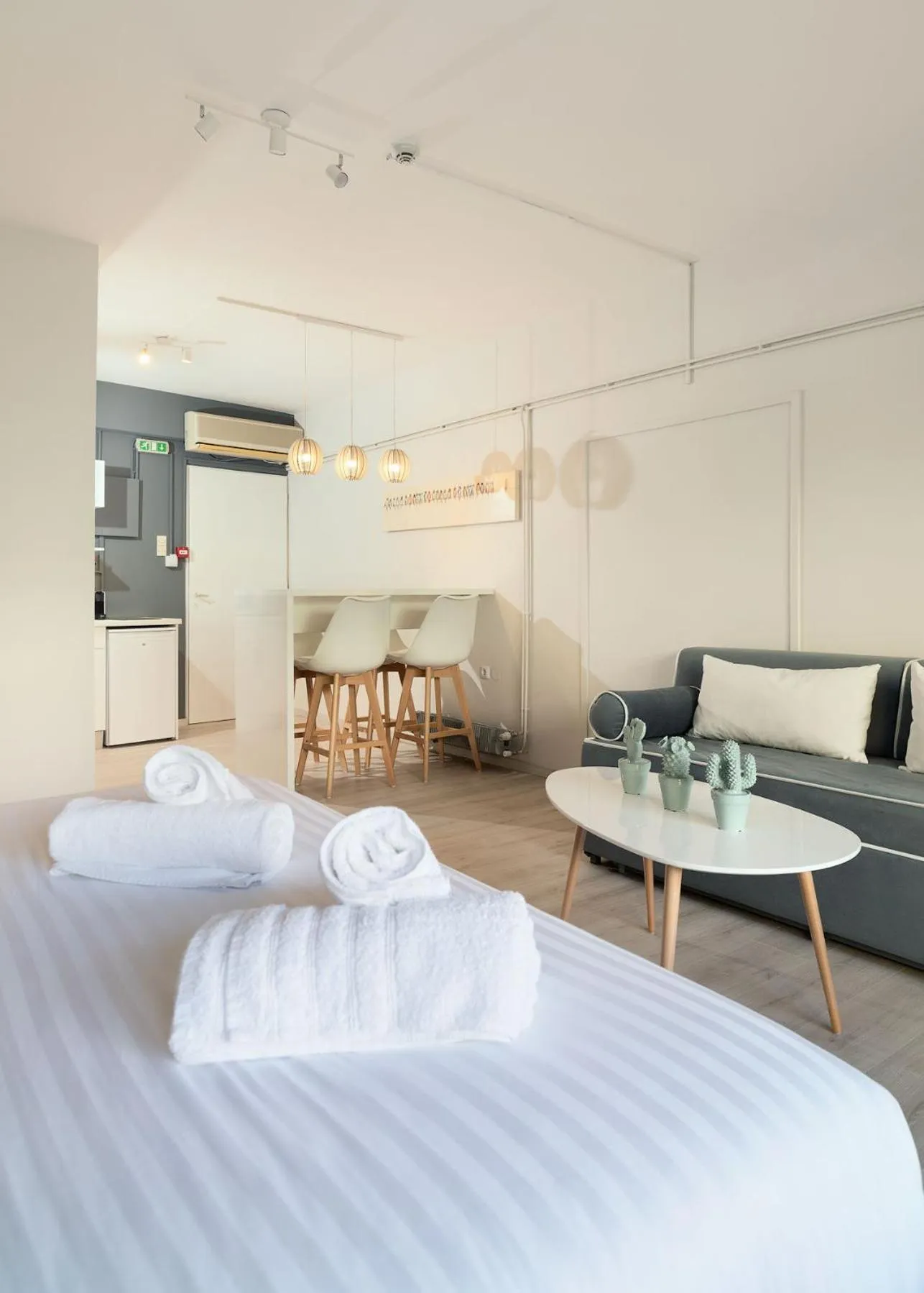 Living room, Bed in Plaka Heart