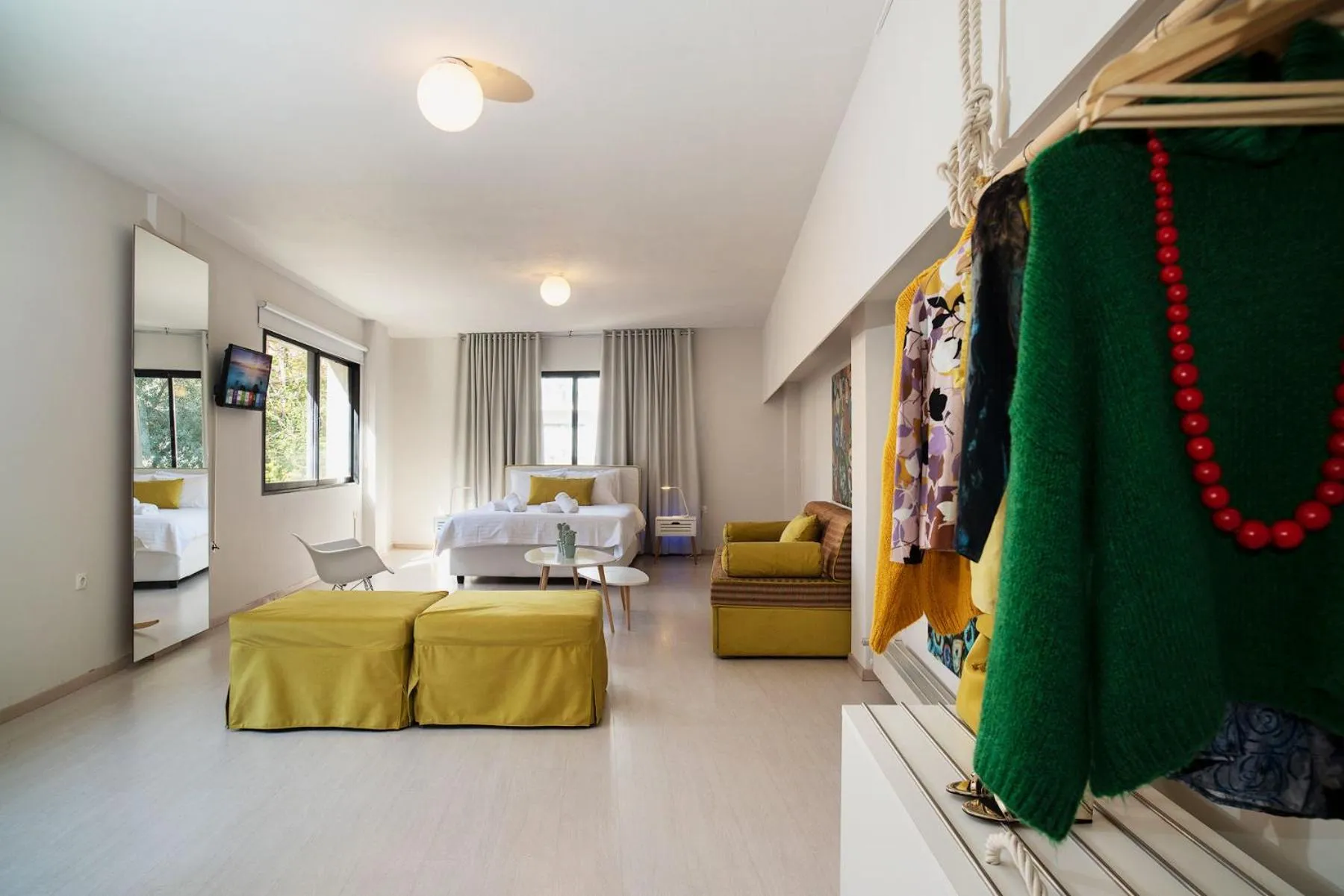 Living room, Bed in Plaka Heart