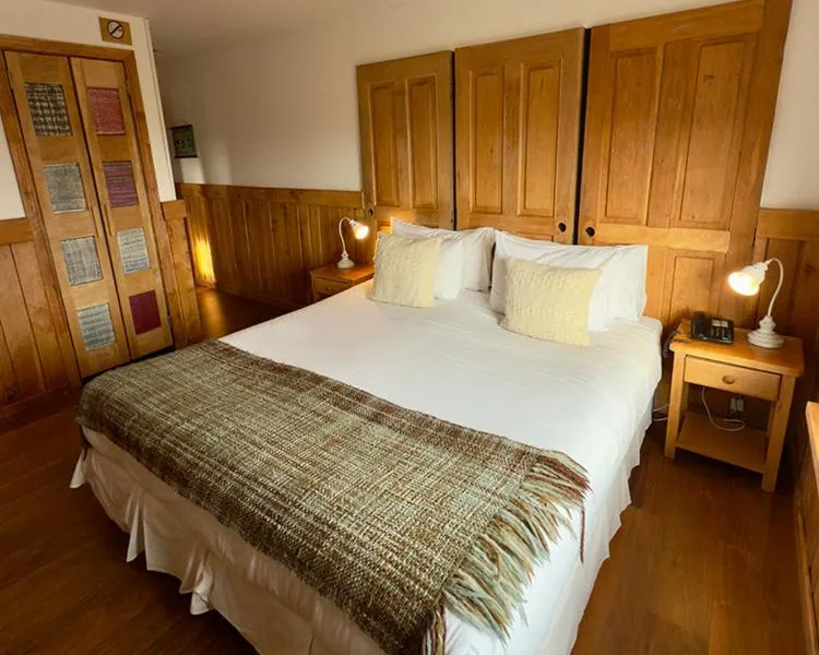 Bed in Weskar Lodge Hotel