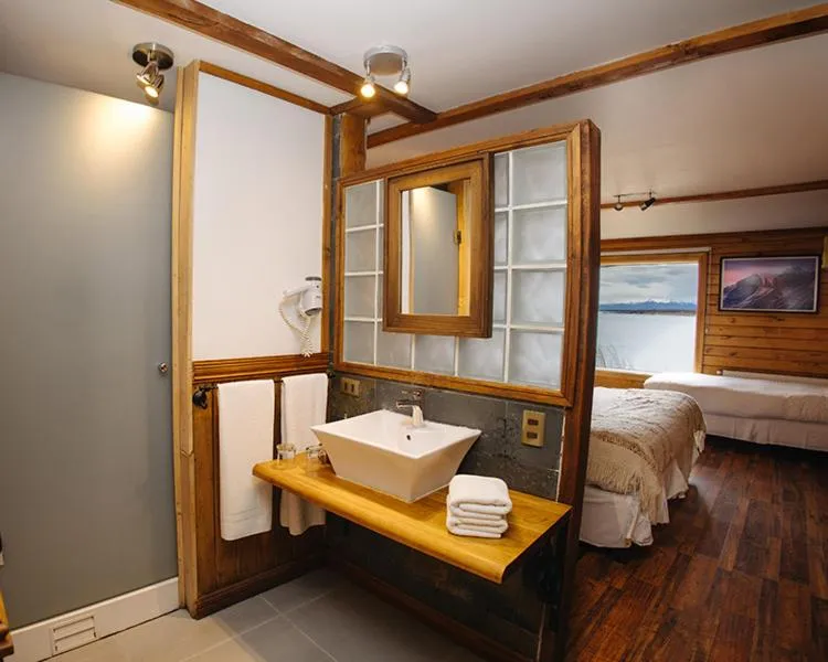 Bed in Weskar Lodge Hotel