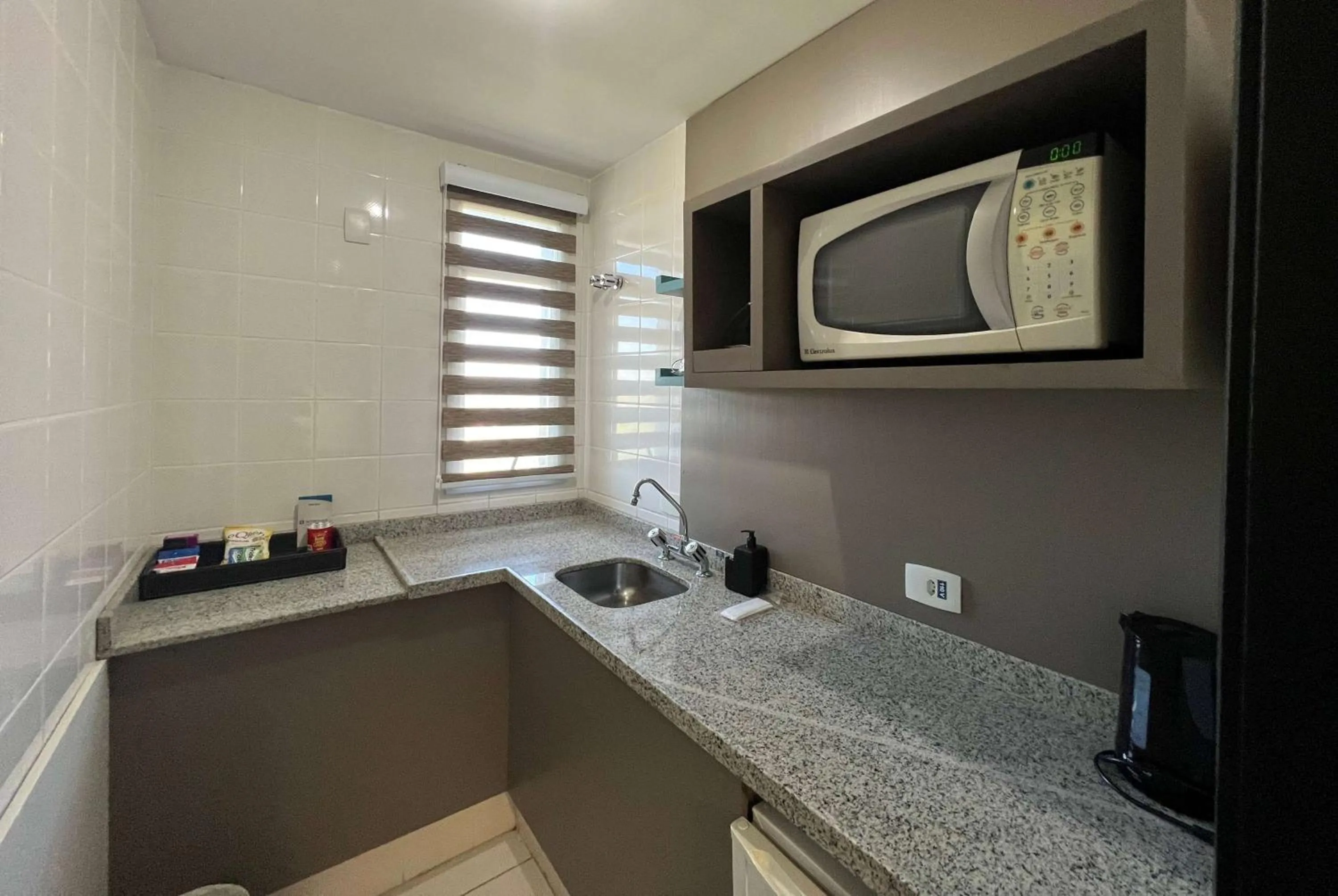 Photo of the whole room in Wyndham Golden Foz Suítes