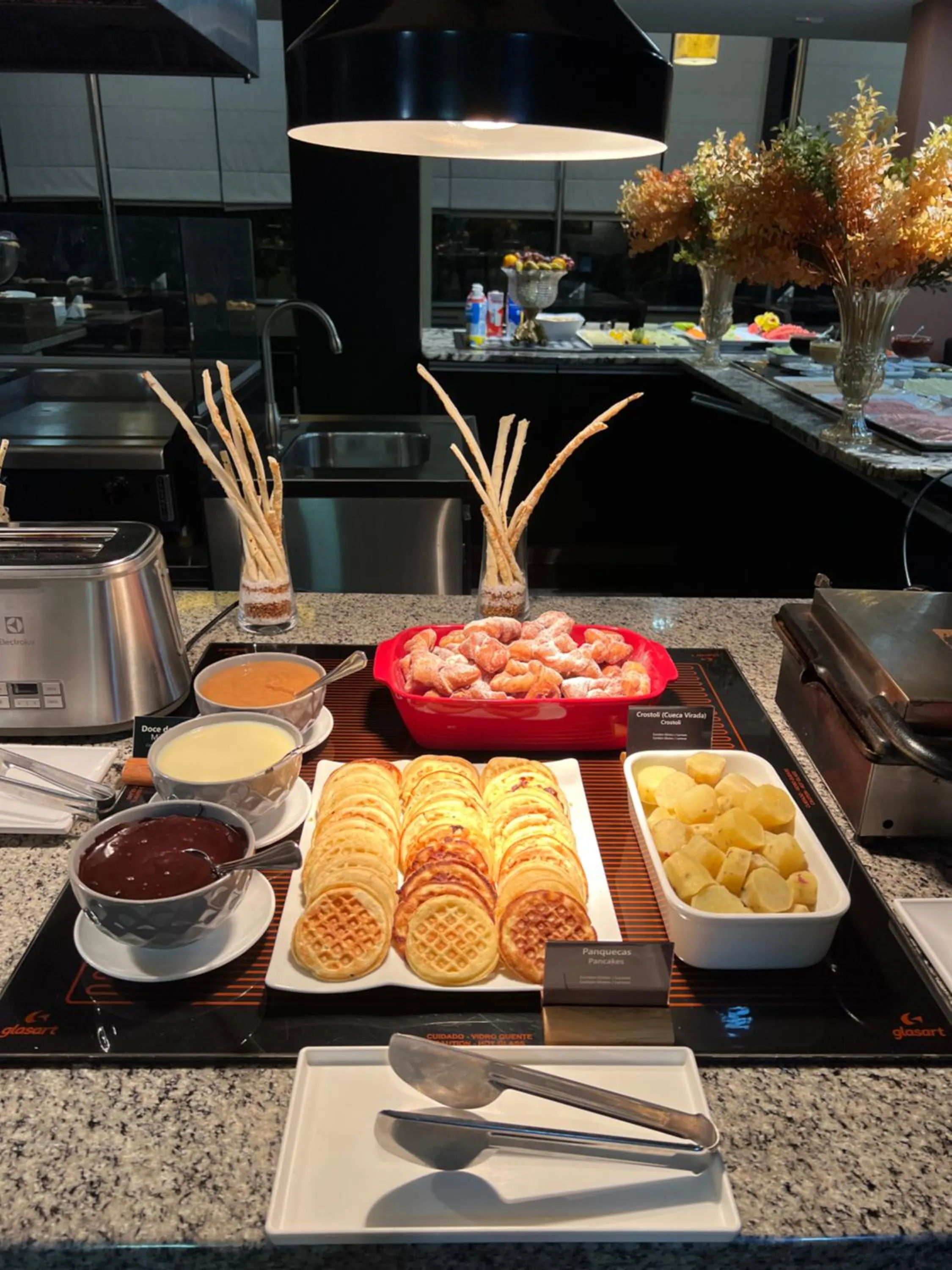 Breakfast in Wyndham Golden Foz Suítes