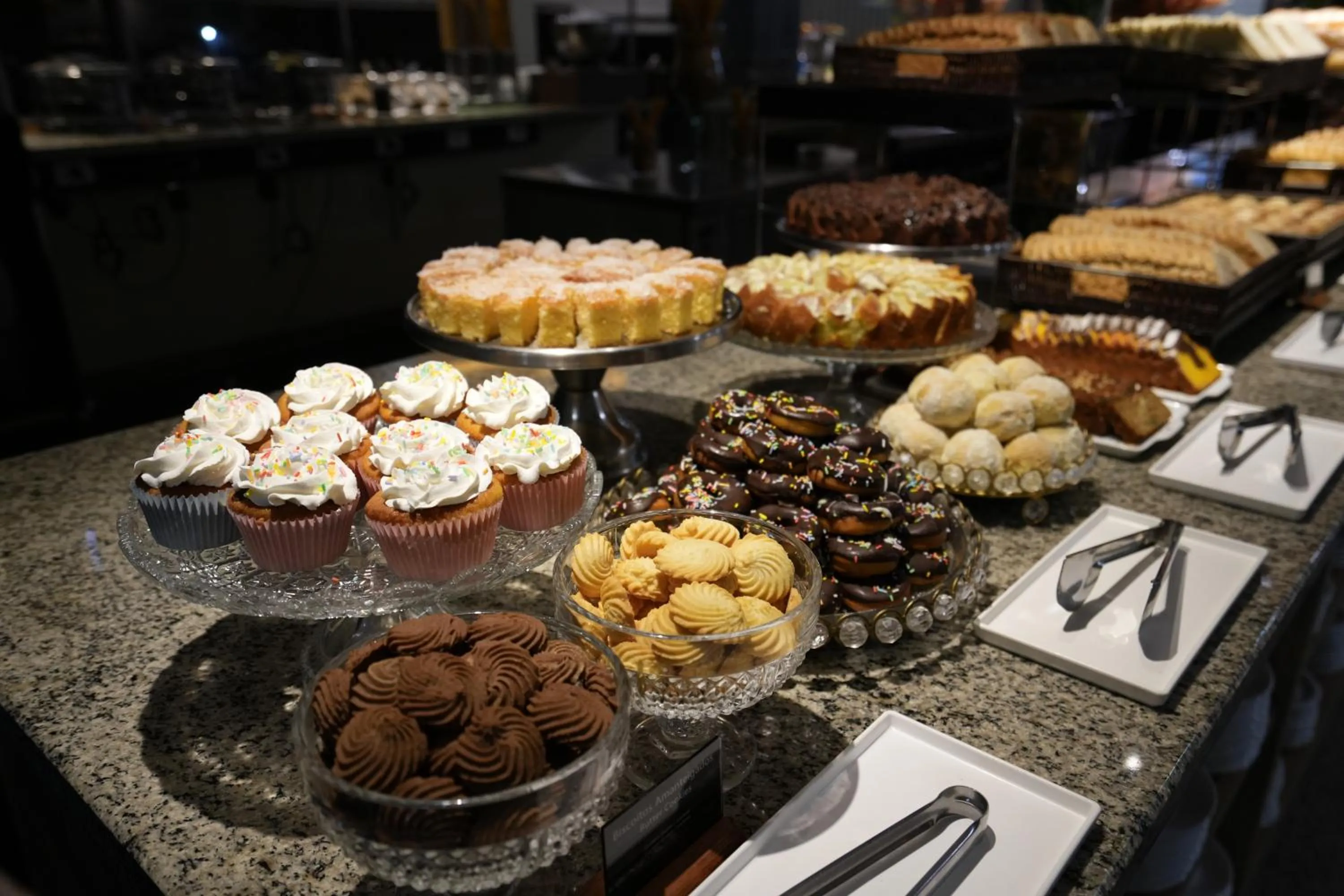 Breakfast in Wyndham Golden Foz Suítes