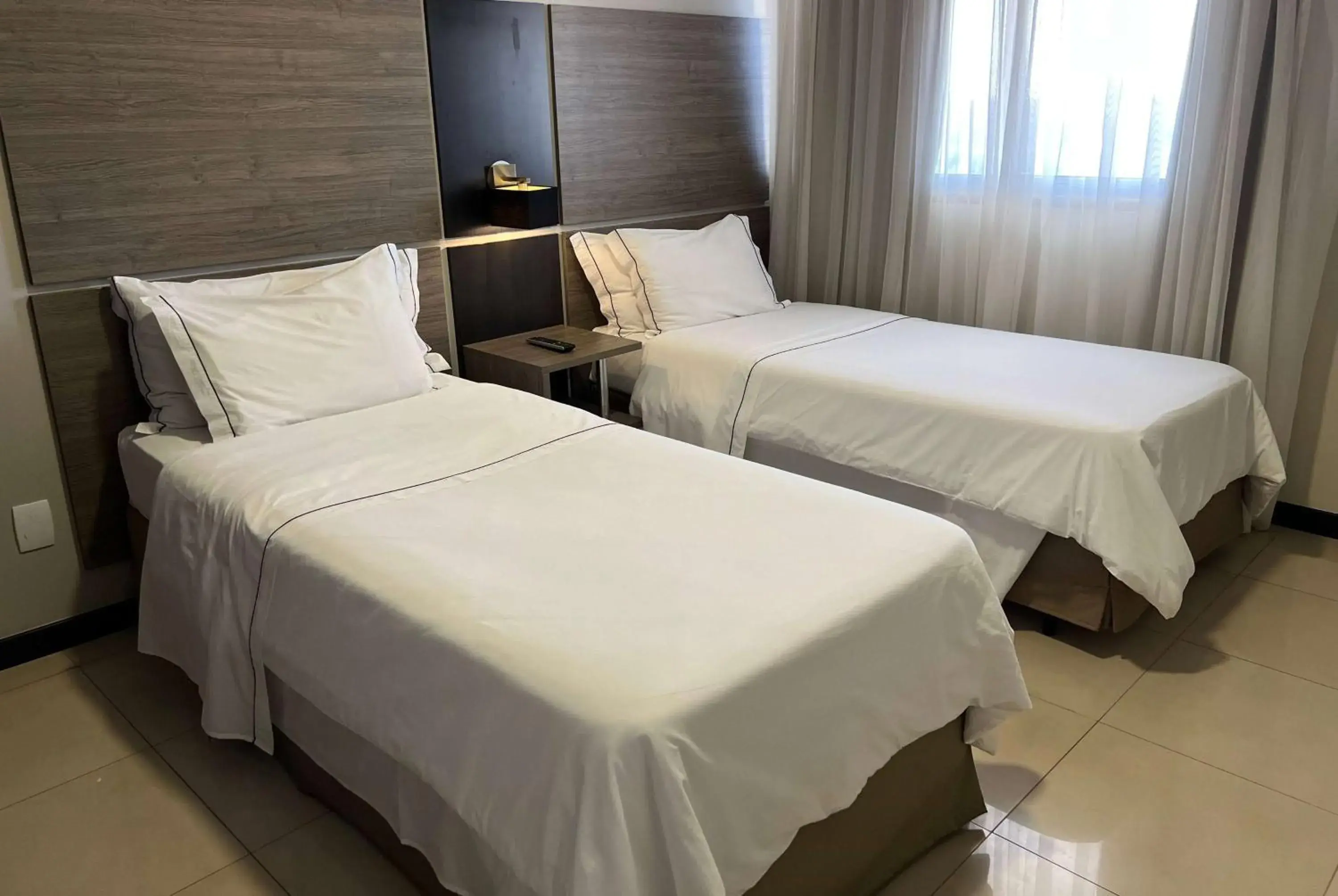 Photo of the whole room, Bed in Wyndham Golden Foz Suítes Photo of the whole room, Bed in Wyndham Golden Foz Suítes