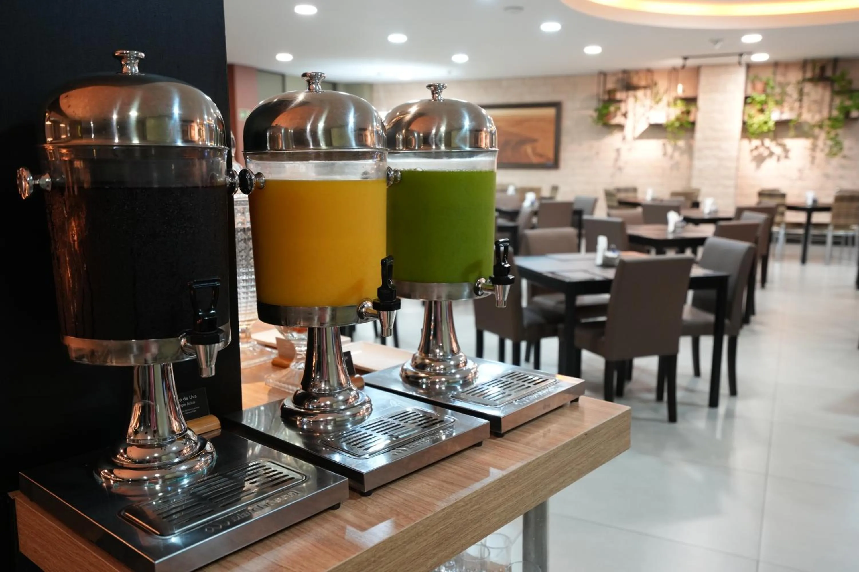 Breakfast in Wyndham Golden Foz Suítes