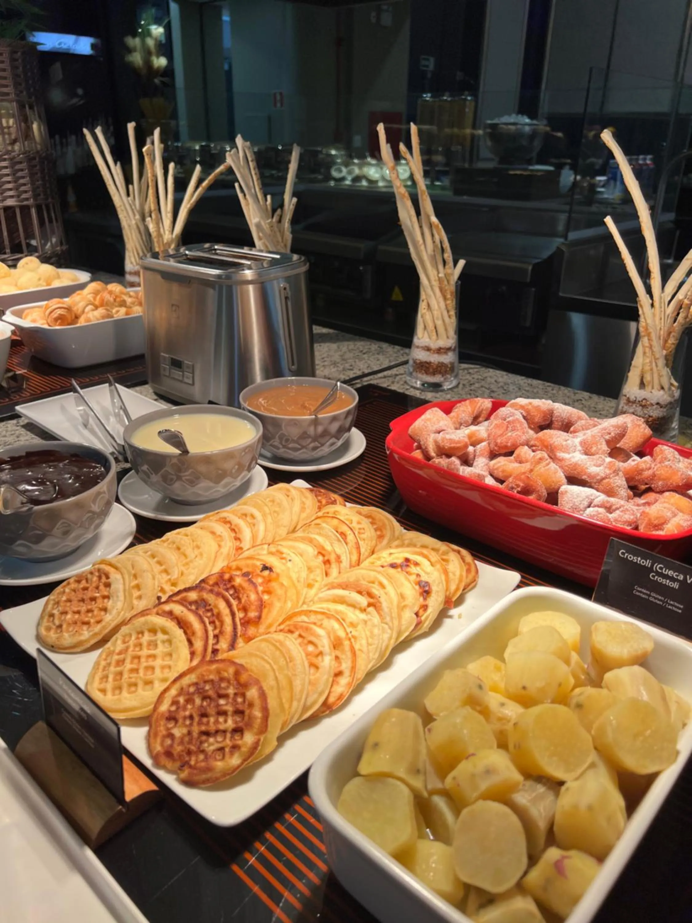 Breakfast in Wyndham Golden Foz Suítes