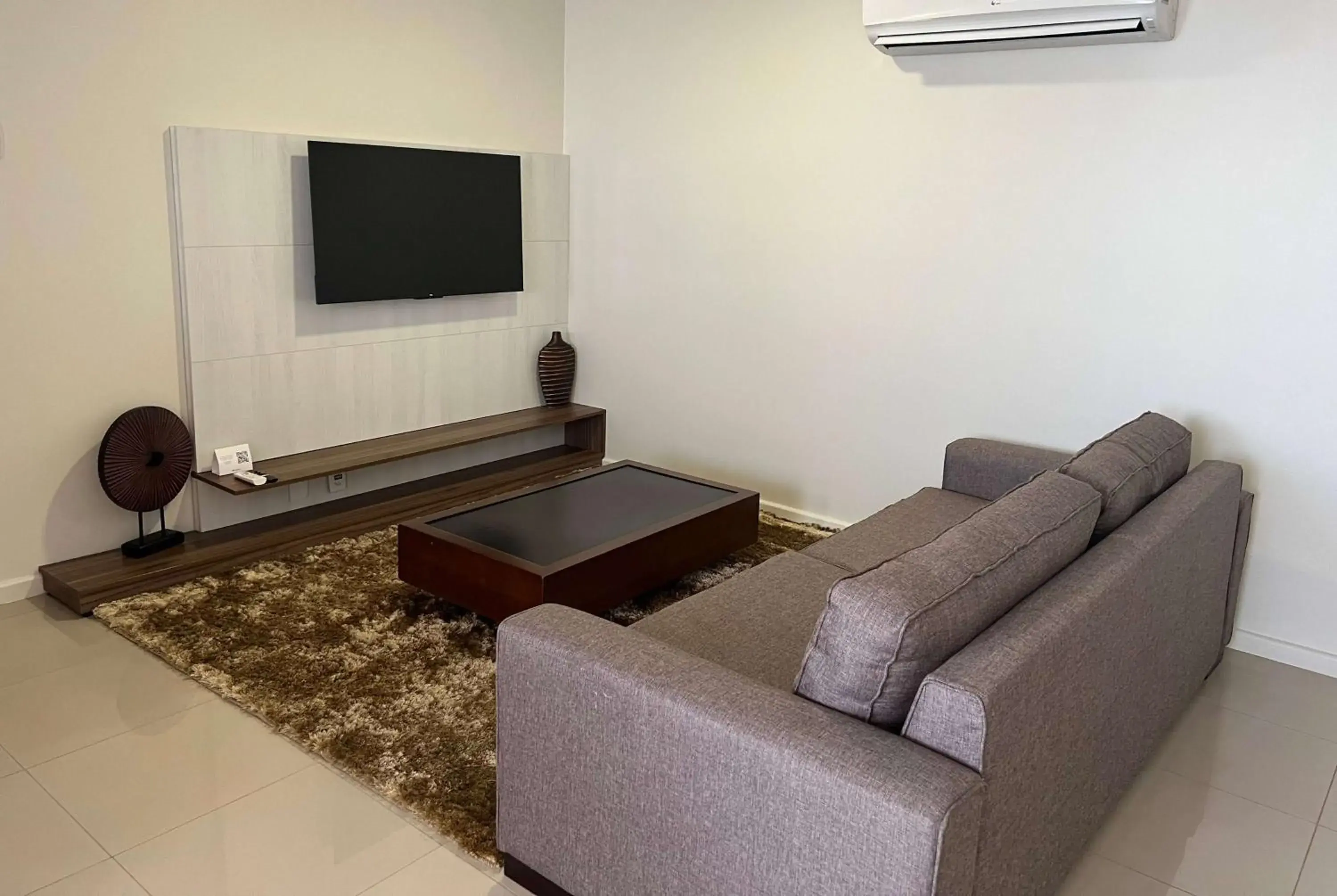 Photo of the whole room in Wyndham Golden Foz Suítes Photo of the whole room in Wyndham Golden Foz Suítes