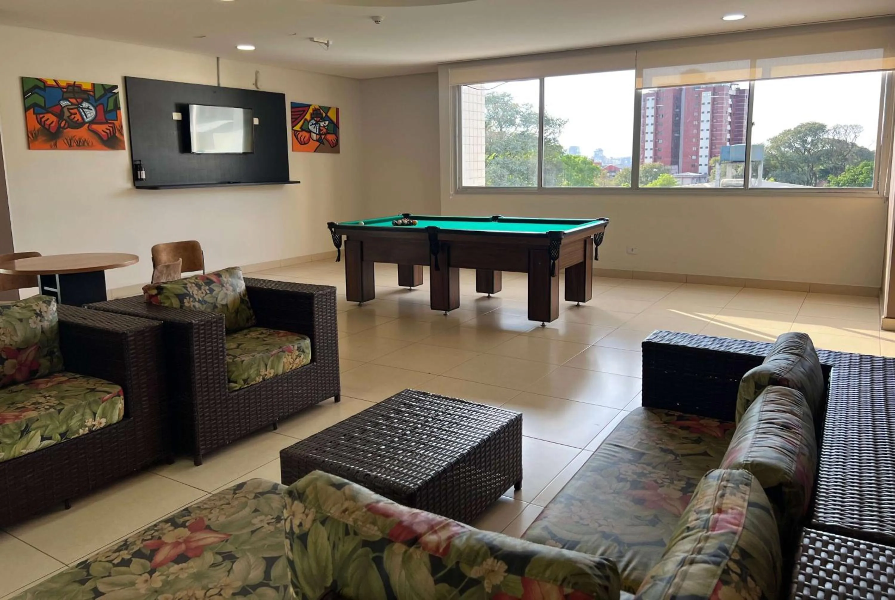 Photo of the whole room in Wyndham Golden Foz Suítes