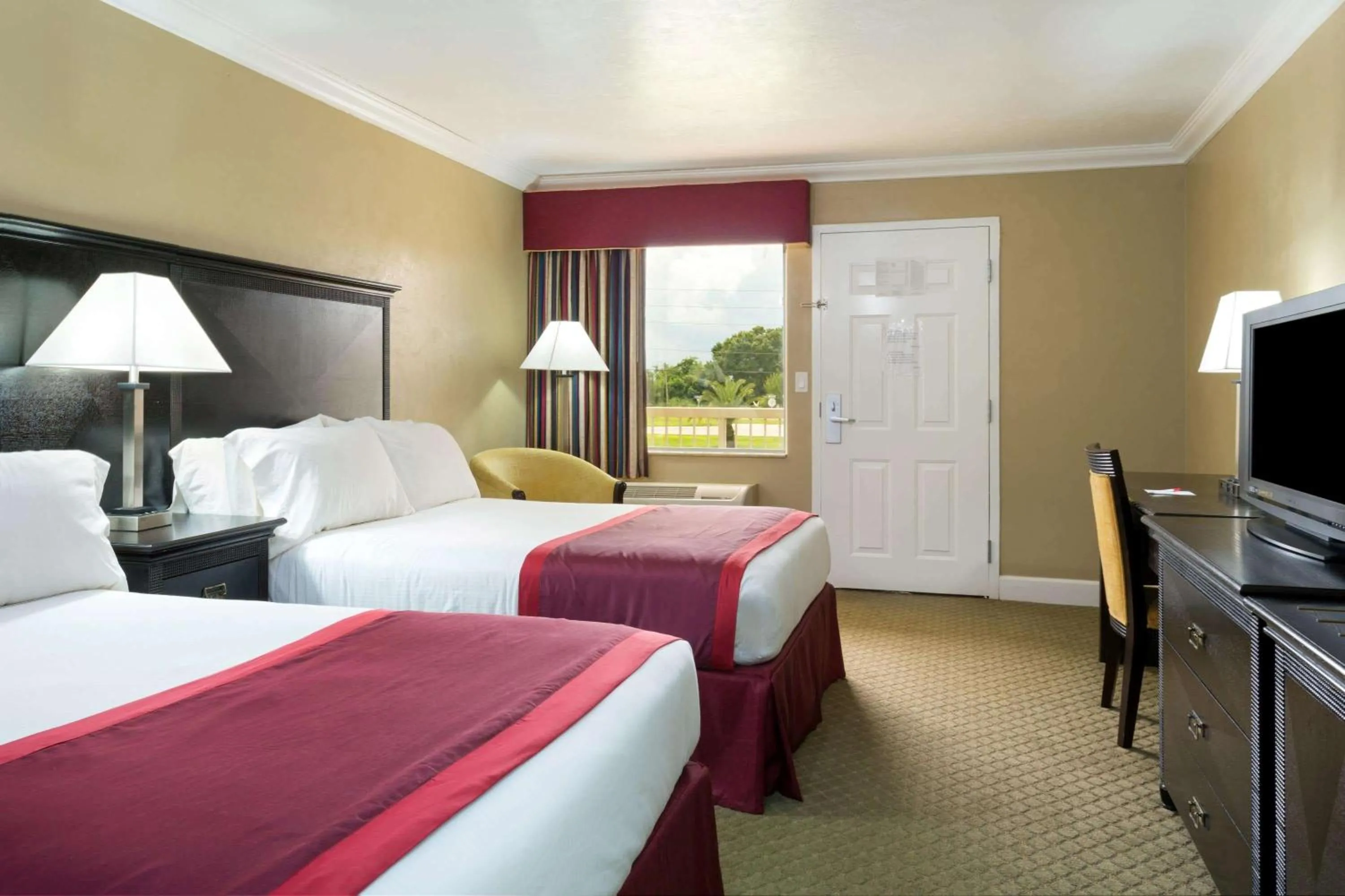 Photo of the whole room, Bed in Ramada by Wyndham Lake Placid