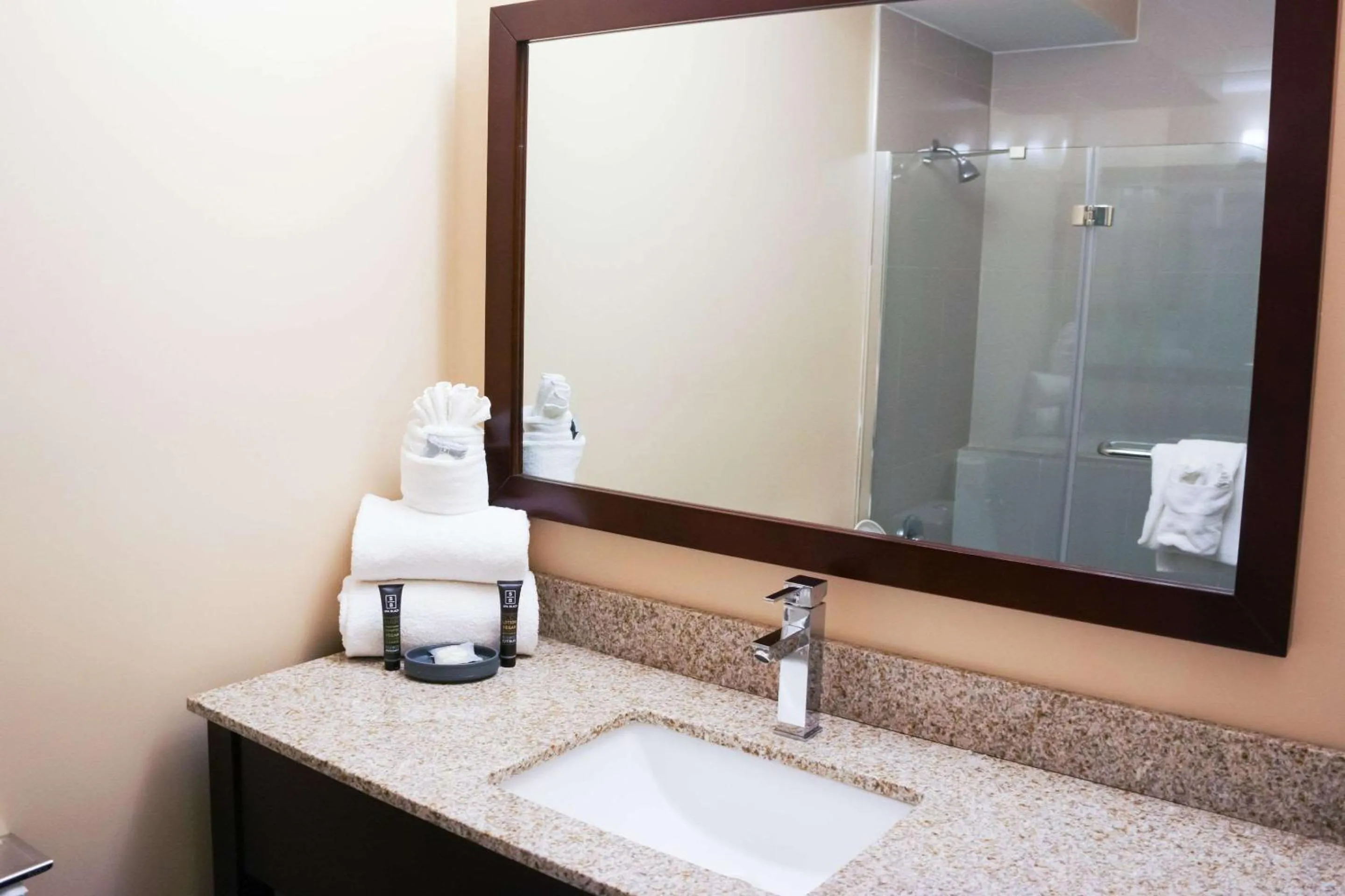 Bathroom in Hotel Tucson City Center, an Ascend Hotel Collection Member