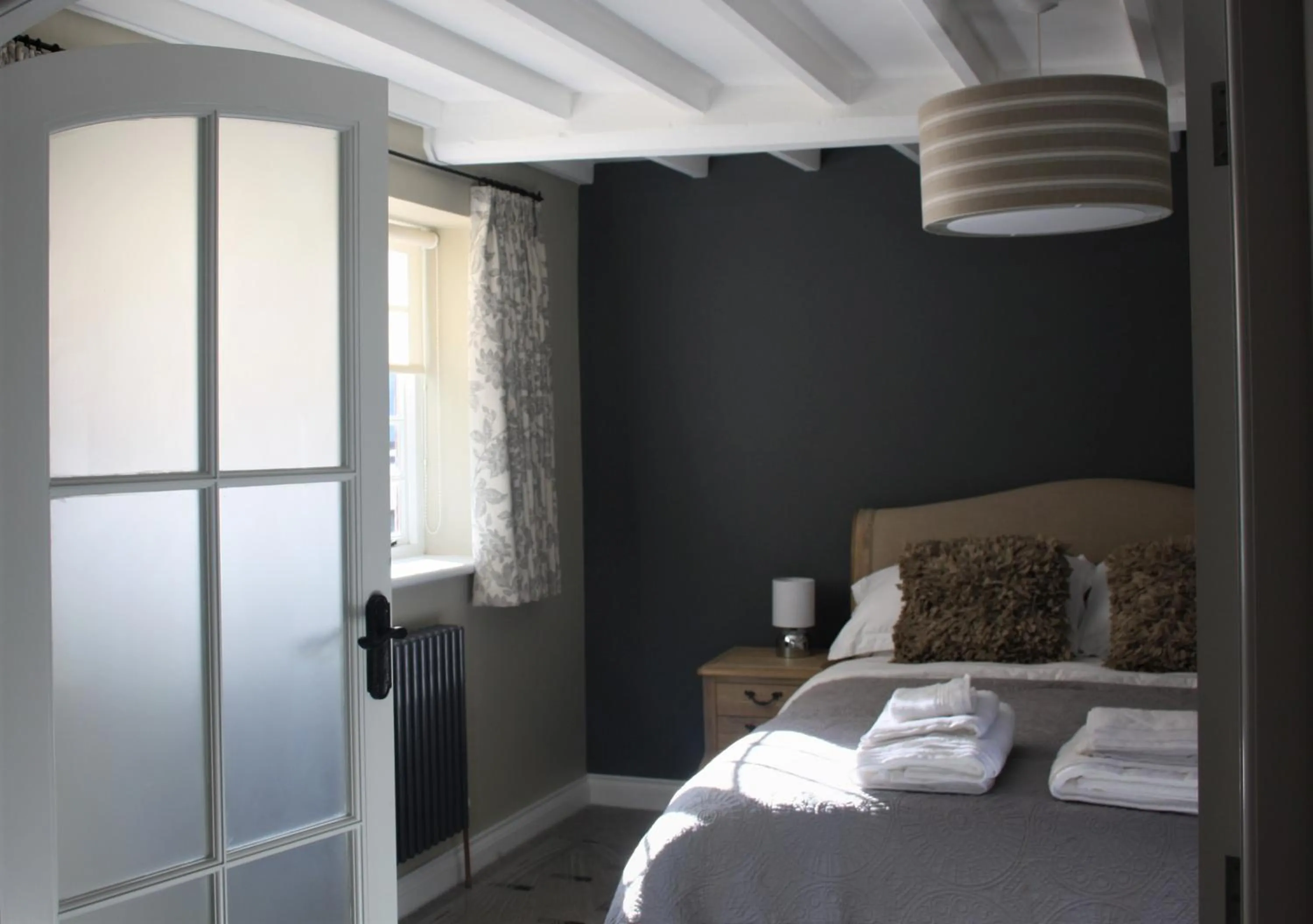 Decorative detail, Bed in The Three Horseshoes