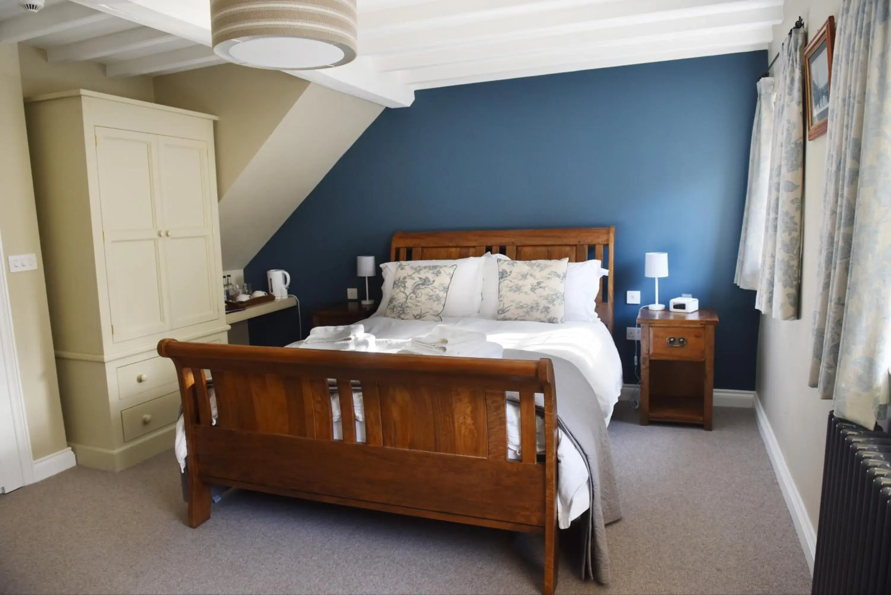 Deluxe Double Room with Bath in The Three Horseshoes Deluxe Double Room with Bath in The Three Horseshoes
