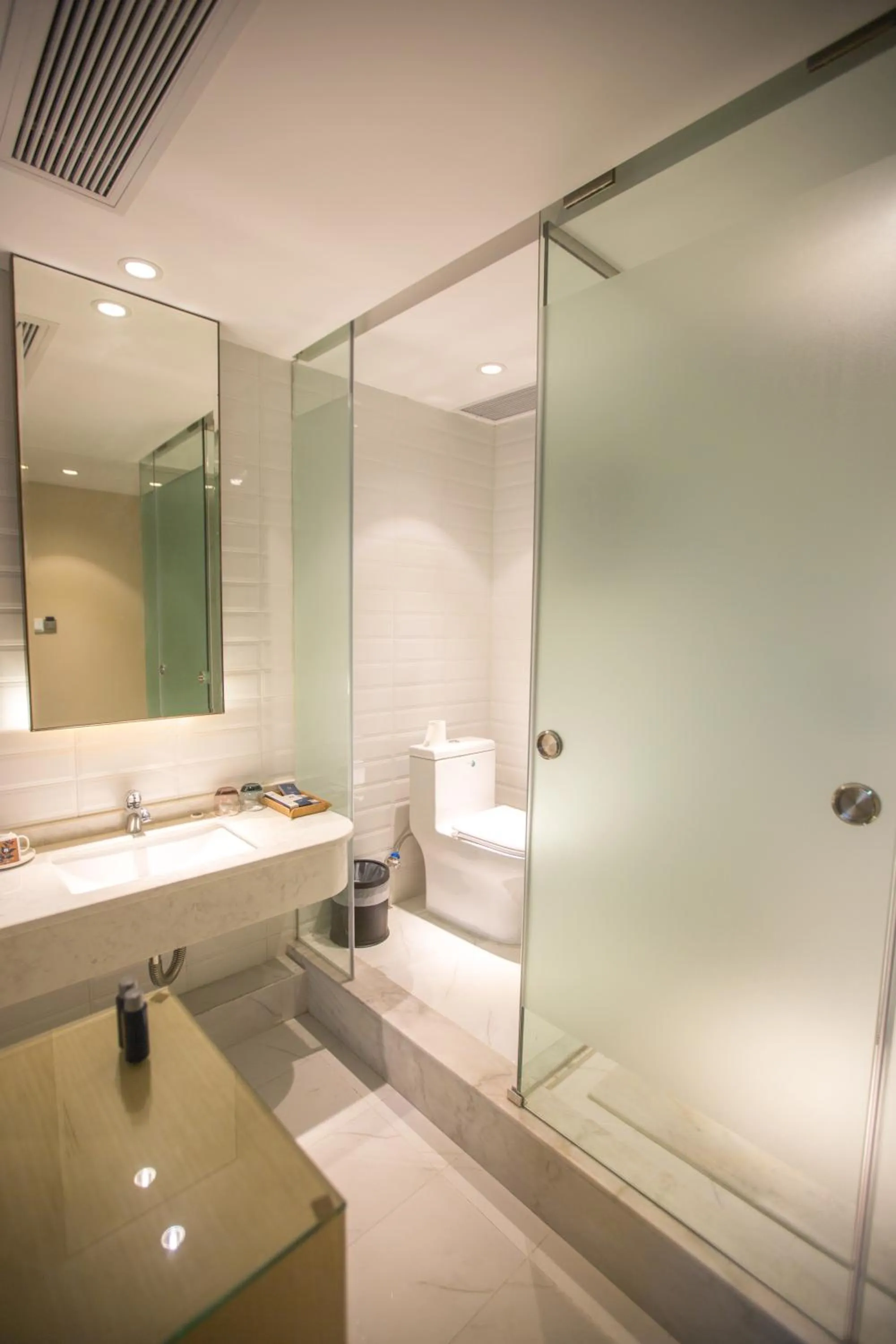 Shower, Bathroom in Arrivee Hotel