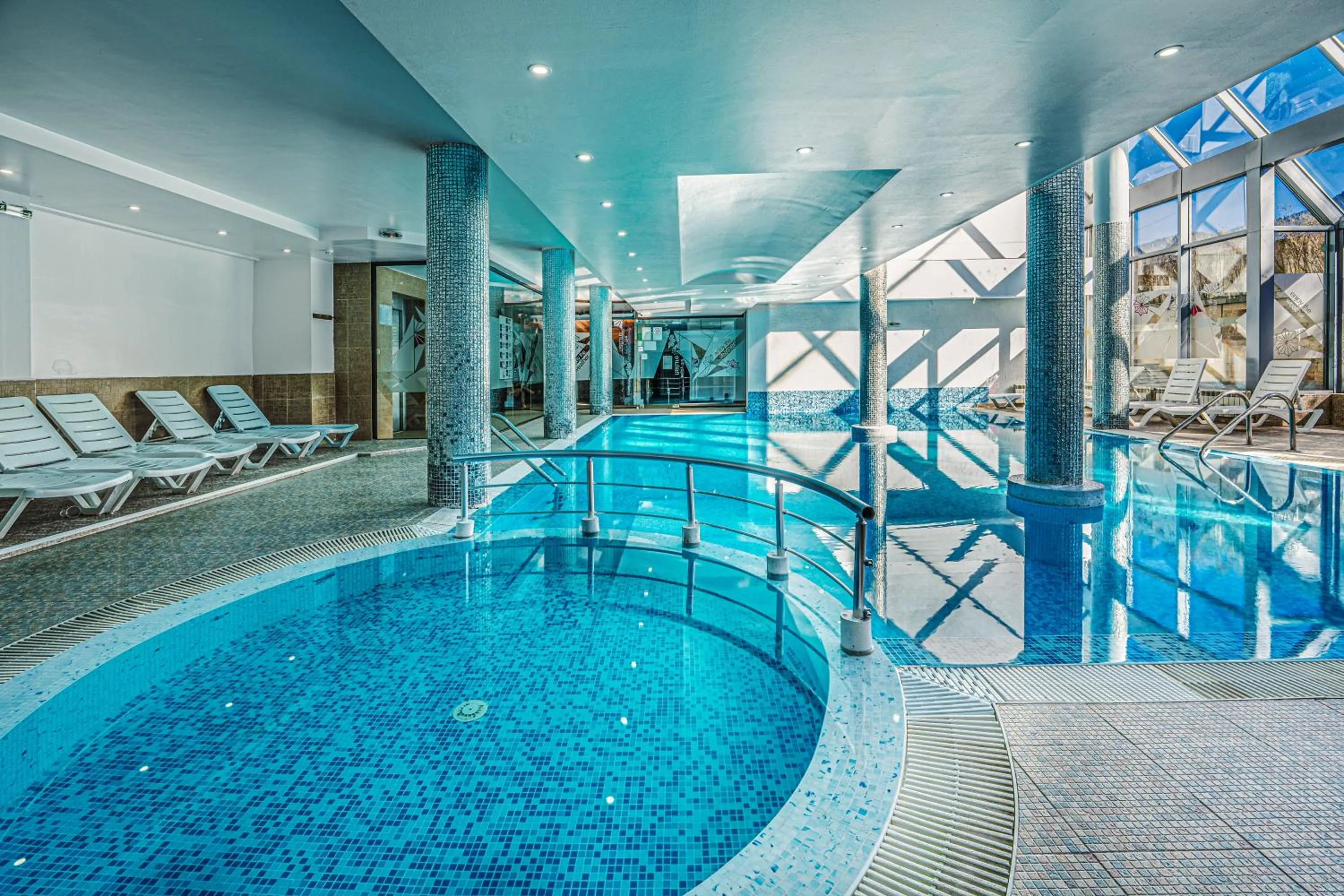 Swimming pool in MPM Hotel Guinness