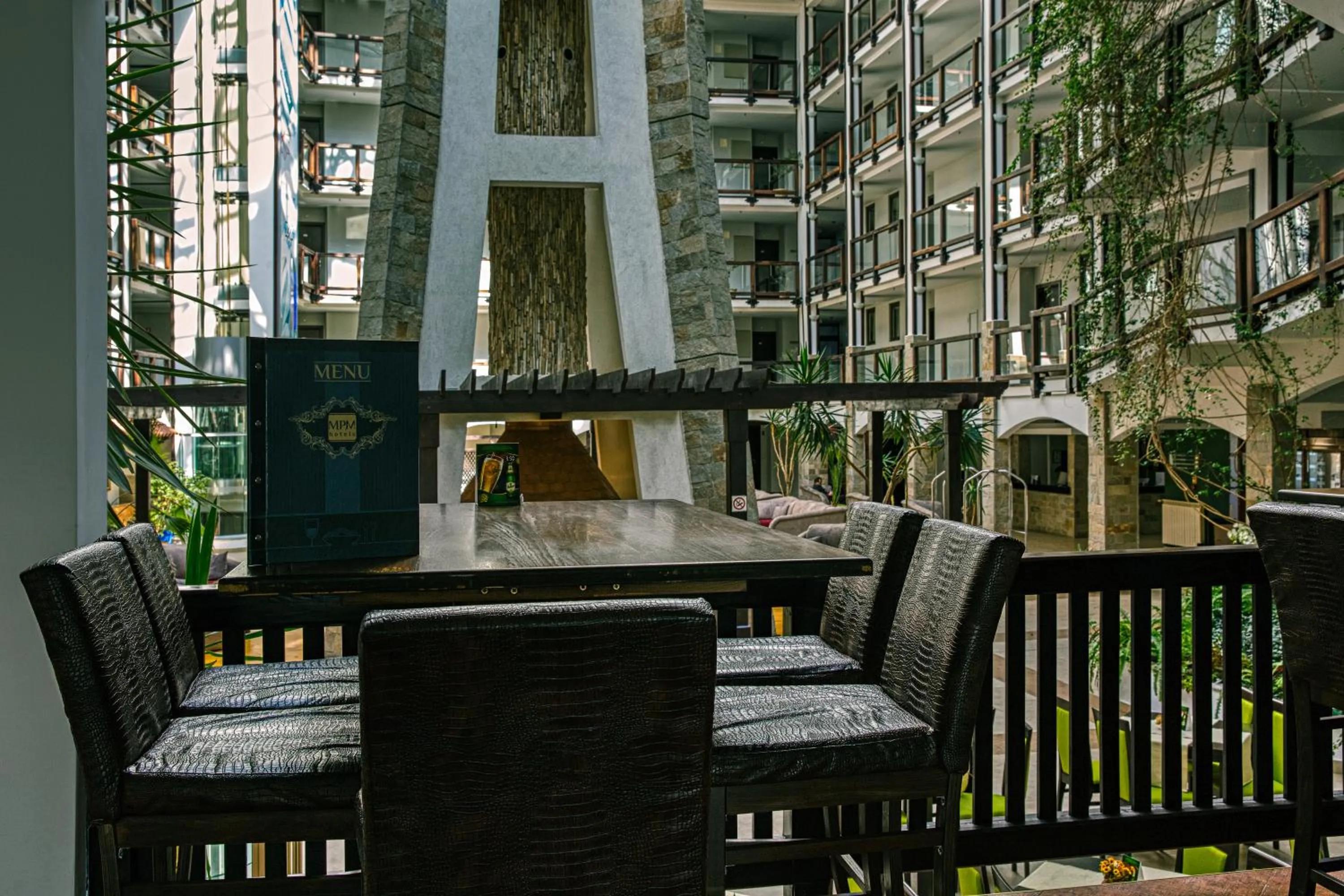 Lounge or bar in MPM Hotel Guinness