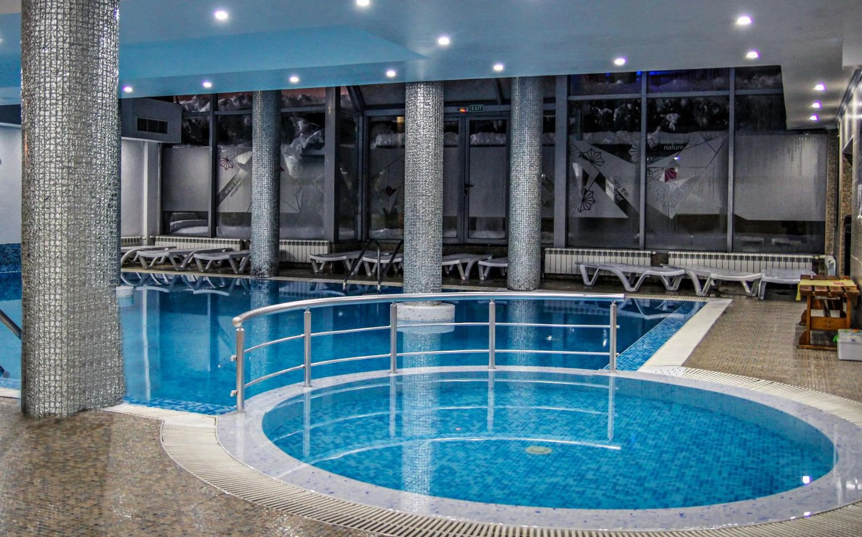 Swimming pool in MPM Hotel Guinness