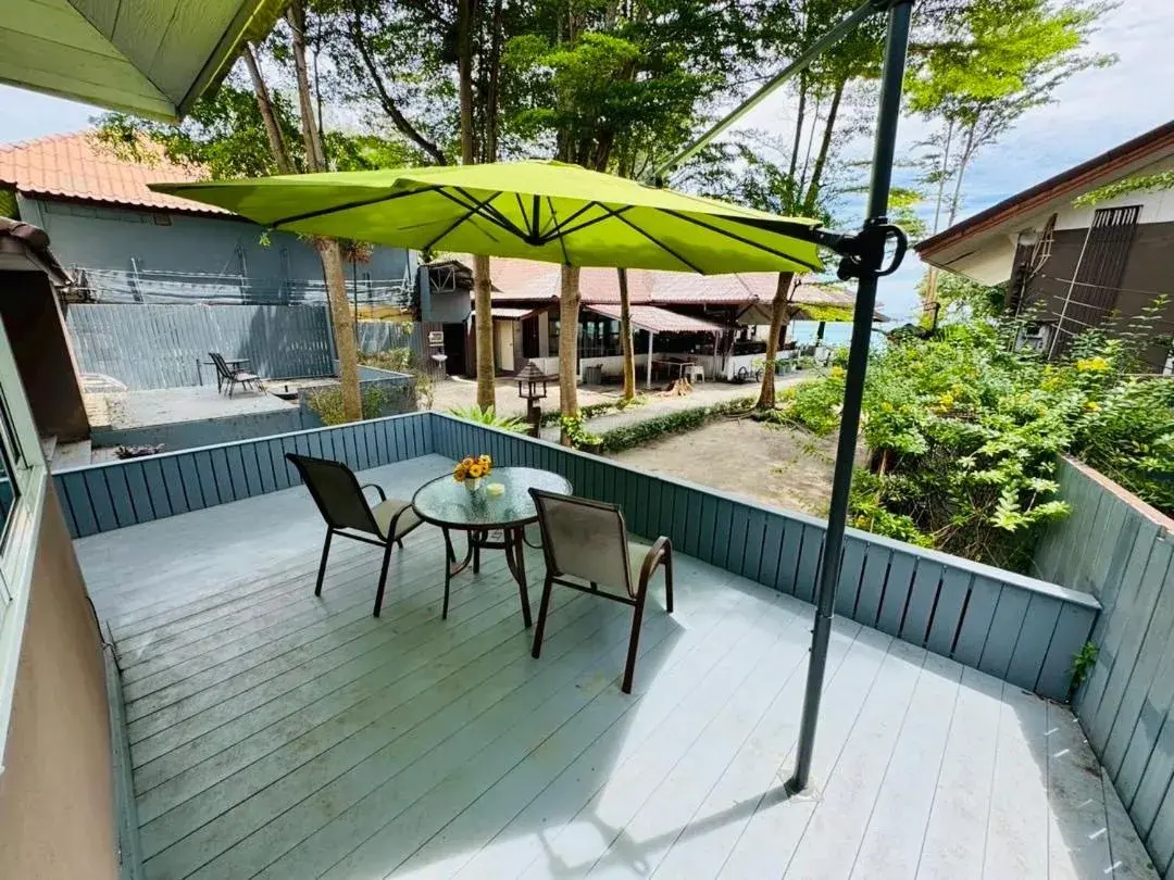 Deluxe King Room in Bella Vista Beach Resort Koh Lipe Deluxe King Room in Bella Vista Beach Resort Koh Lipe