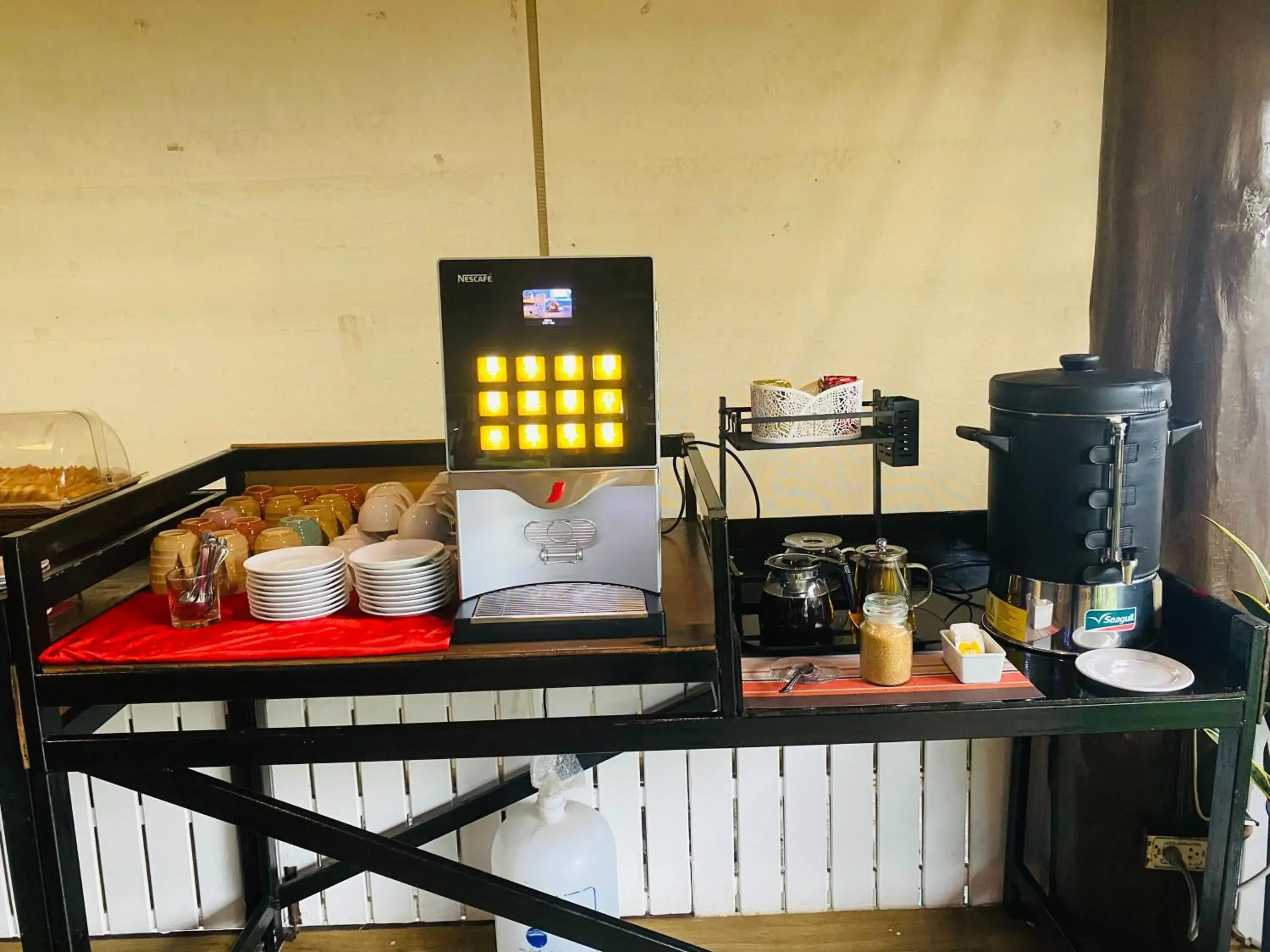 Restaurant/places to eat, Bed in Bella Vista Beach Resort Koh Lipe Restaurant/places to eat, Bed in Bella Vista Beach Resort Koh Lipe