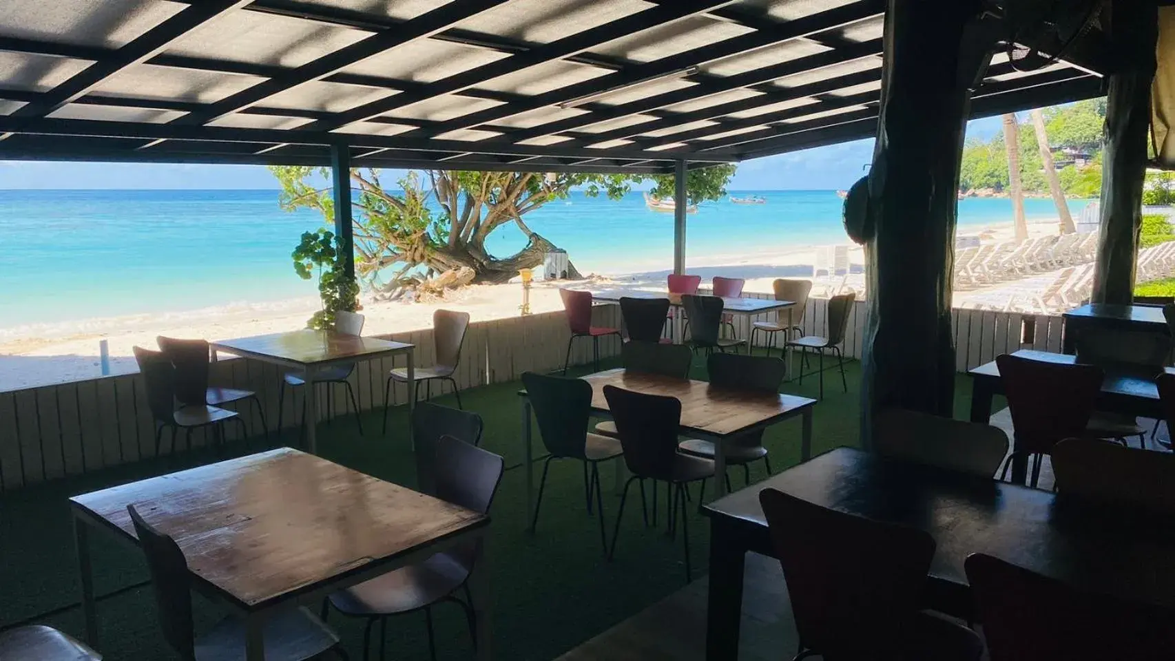 Restaurant/places to eat in Bella Vista Beach Resort Koh Lipe Restaurant/places to eat in Bella Vista Beach Resort Koh Lipe