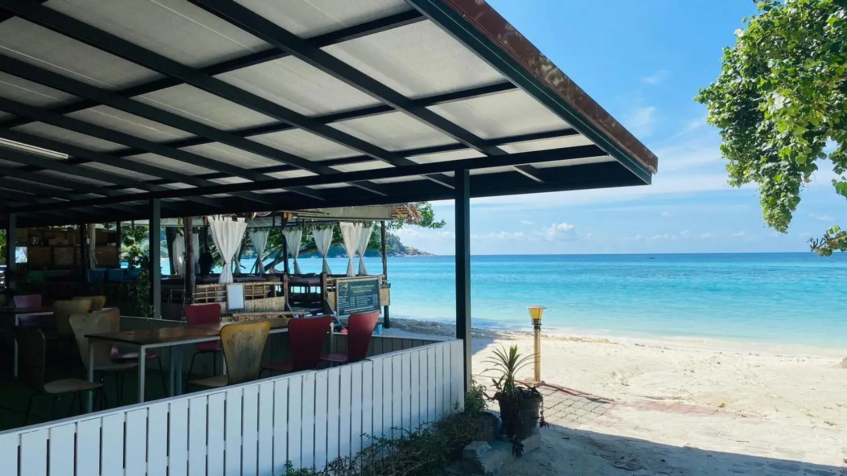 Restaurant/places to eat in Bella Vista Beach Resort Koh Lipe Restaurant/places to eat in Bella Vista Beach Resort Koh Lipe