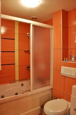 Shower in Hotel Tivoli