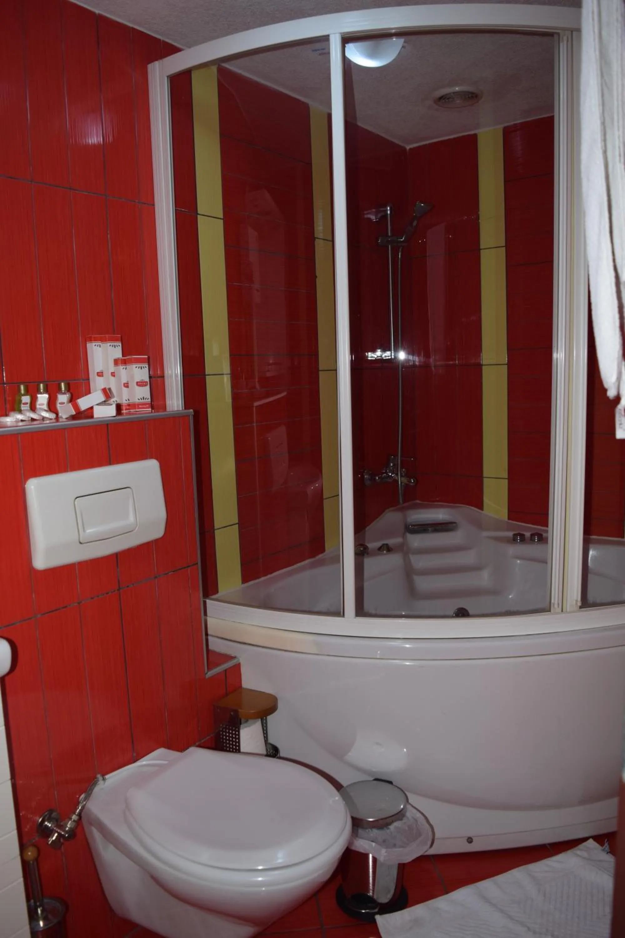 Shower in Hotel Tivoli