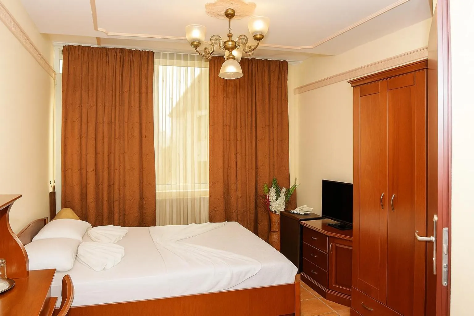 Coffee/tea facilities, Bed in Hotel Tivoli