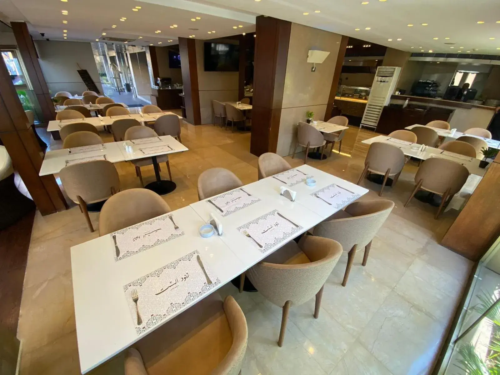 Restaurant/places to eat in Lancaster Suites Raouche Restaurant/places to eat in Lancaster Suites Raouche