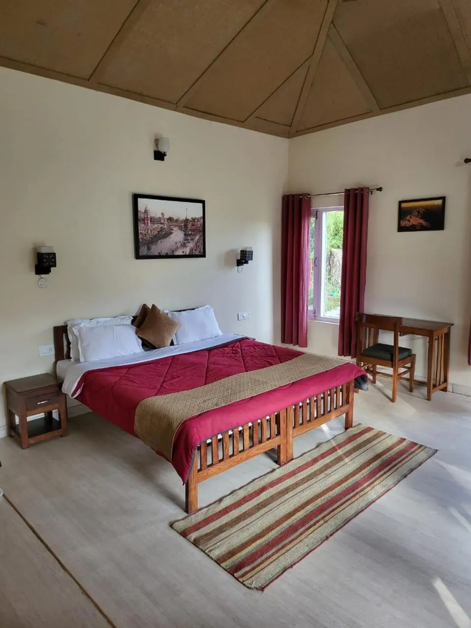 Bed in Majkhali Woods, Ranikhet, By Himalayan Eco Lodges