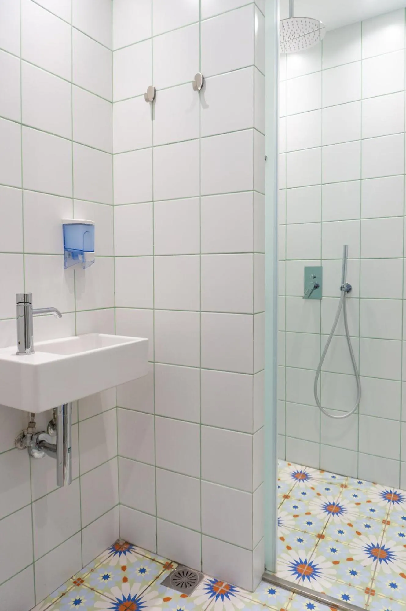 Shower in Dioskouros Hostel