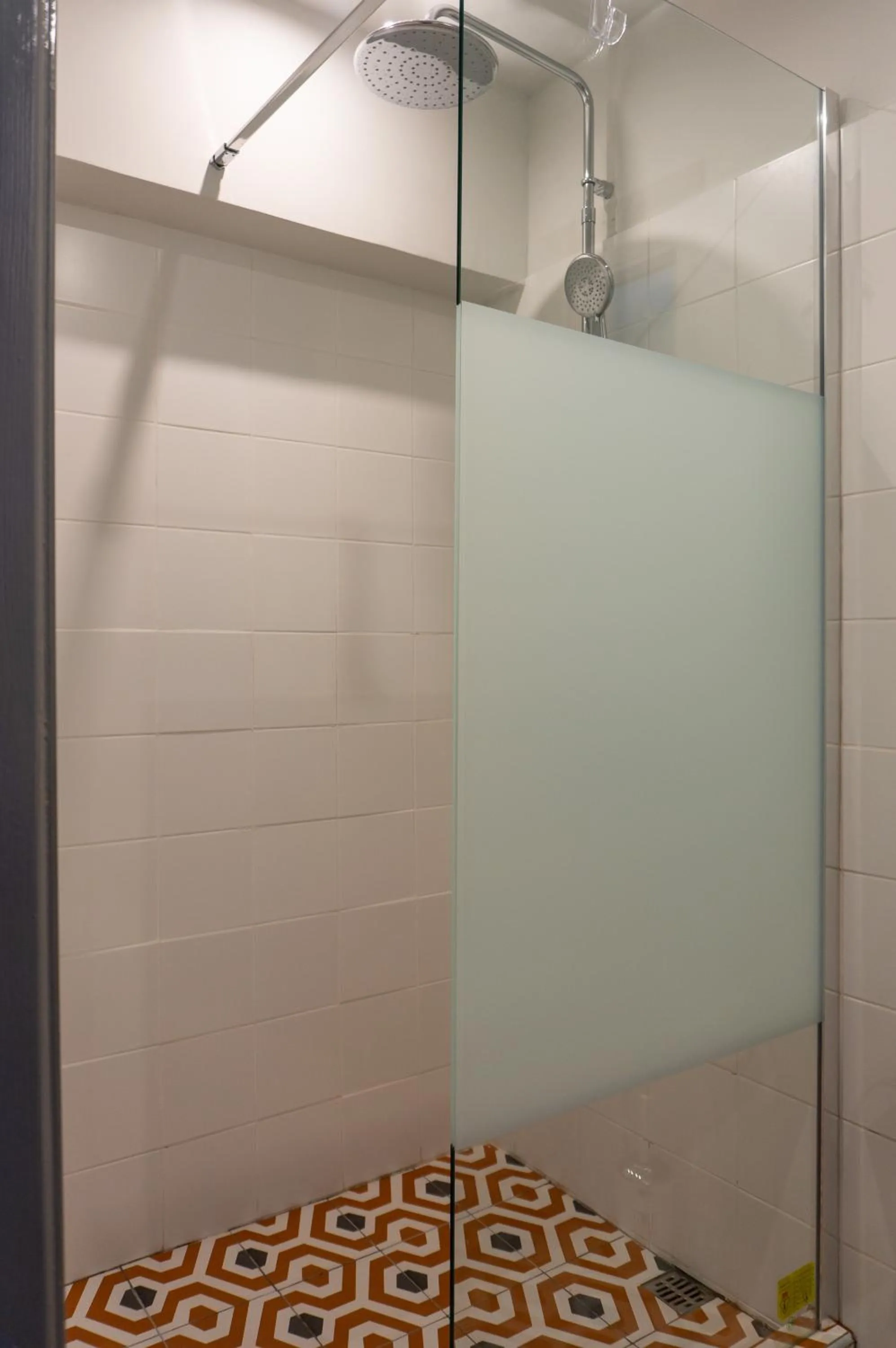 Shower in Dioskouros Hostel