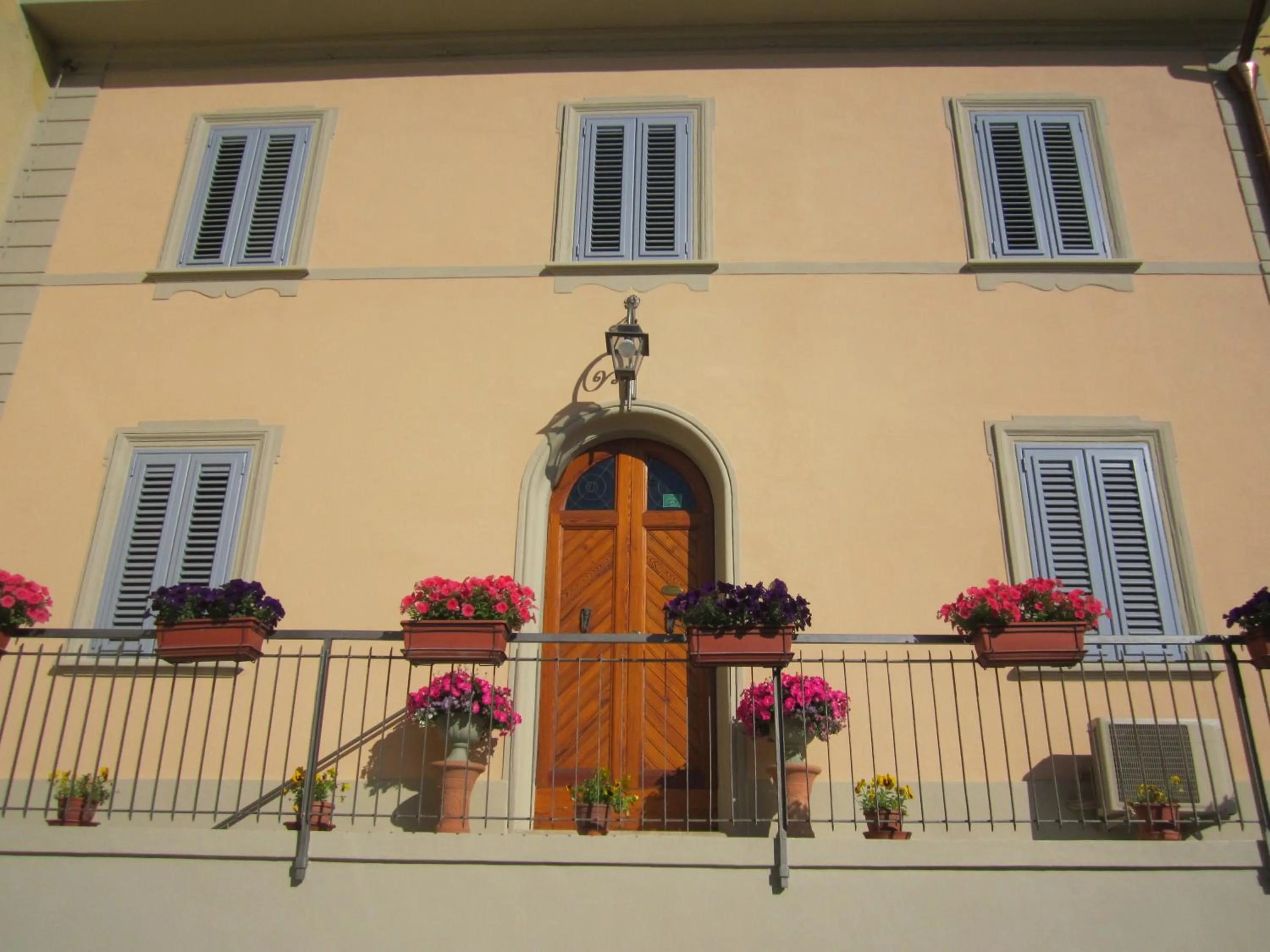 Facade/entrance in B&B "La Pieve" - Locanda per Viandanti