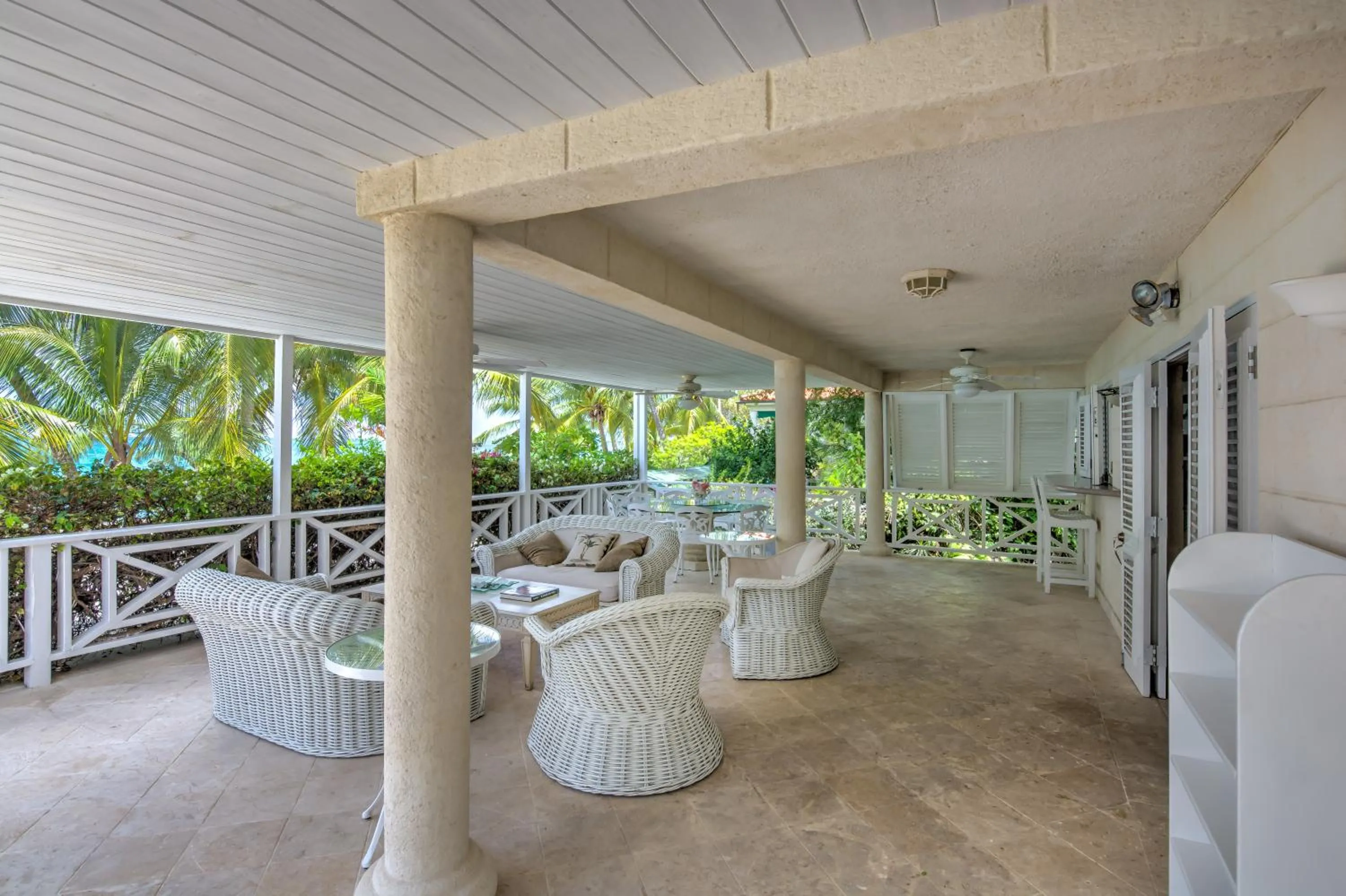Balcony/Terrace in Tantalus Villa
