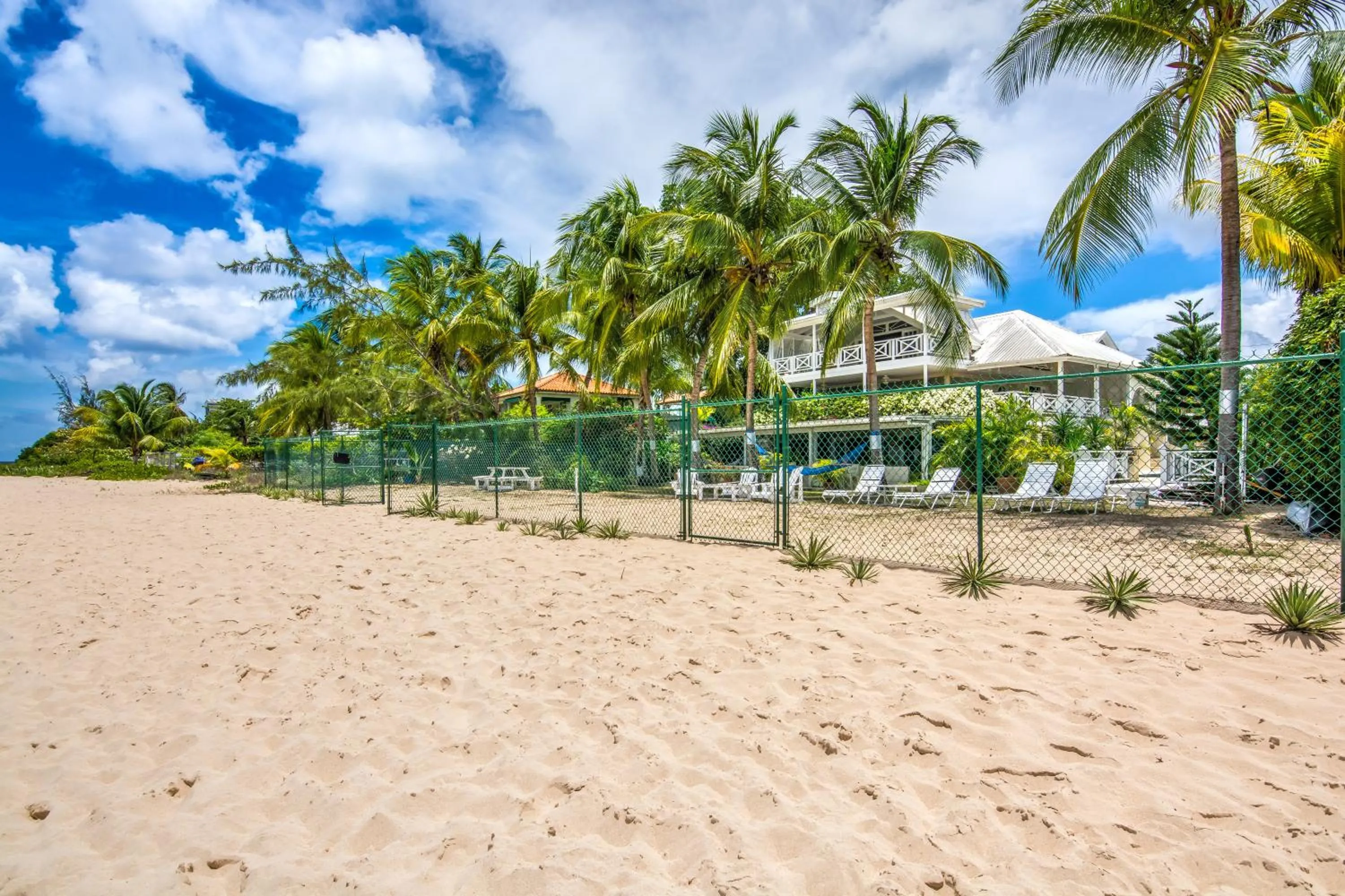 Property building in Tantalus Villa