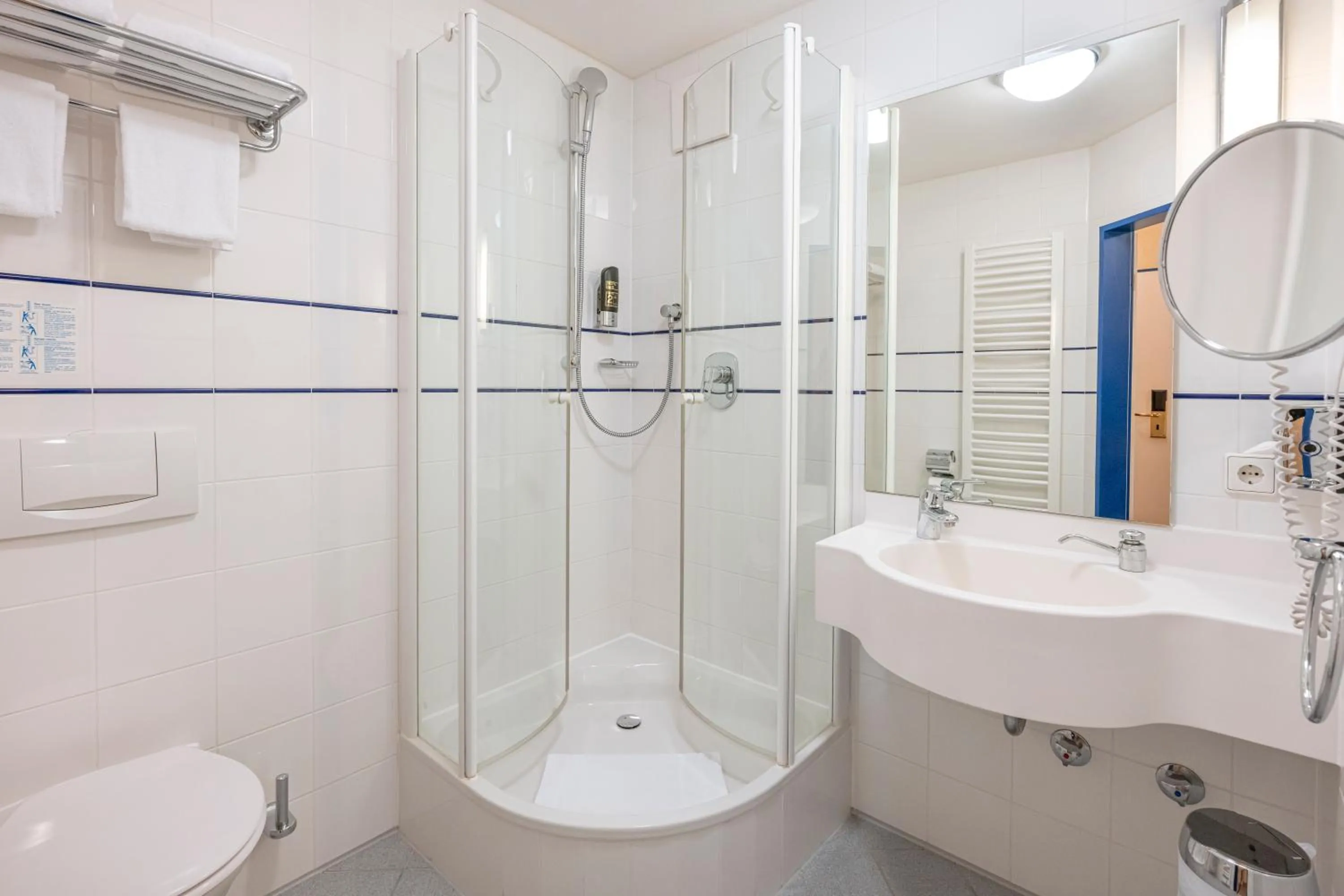 Shower in Hotel Neuwirt