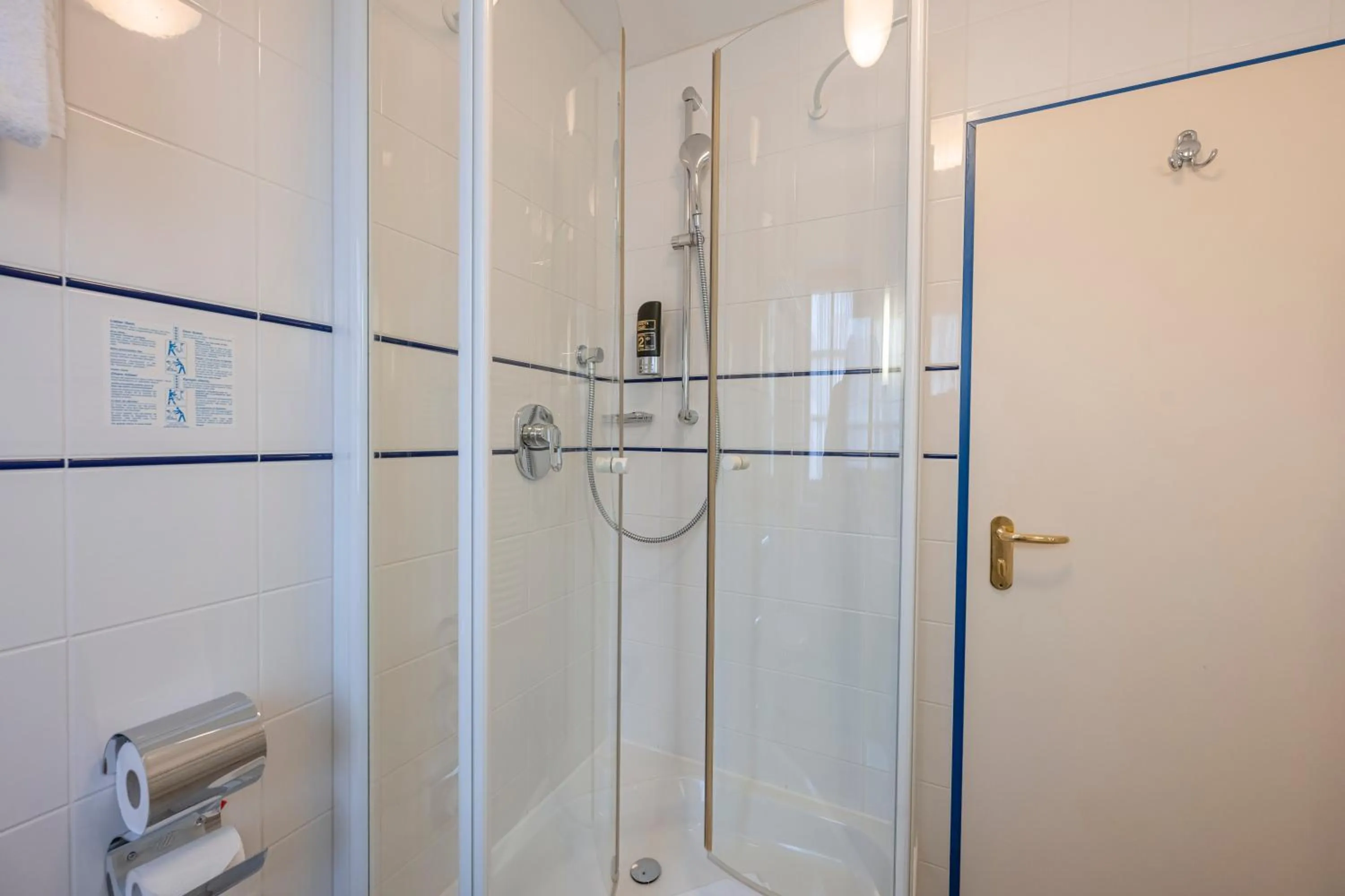 Shower in Hotel Neuwirt