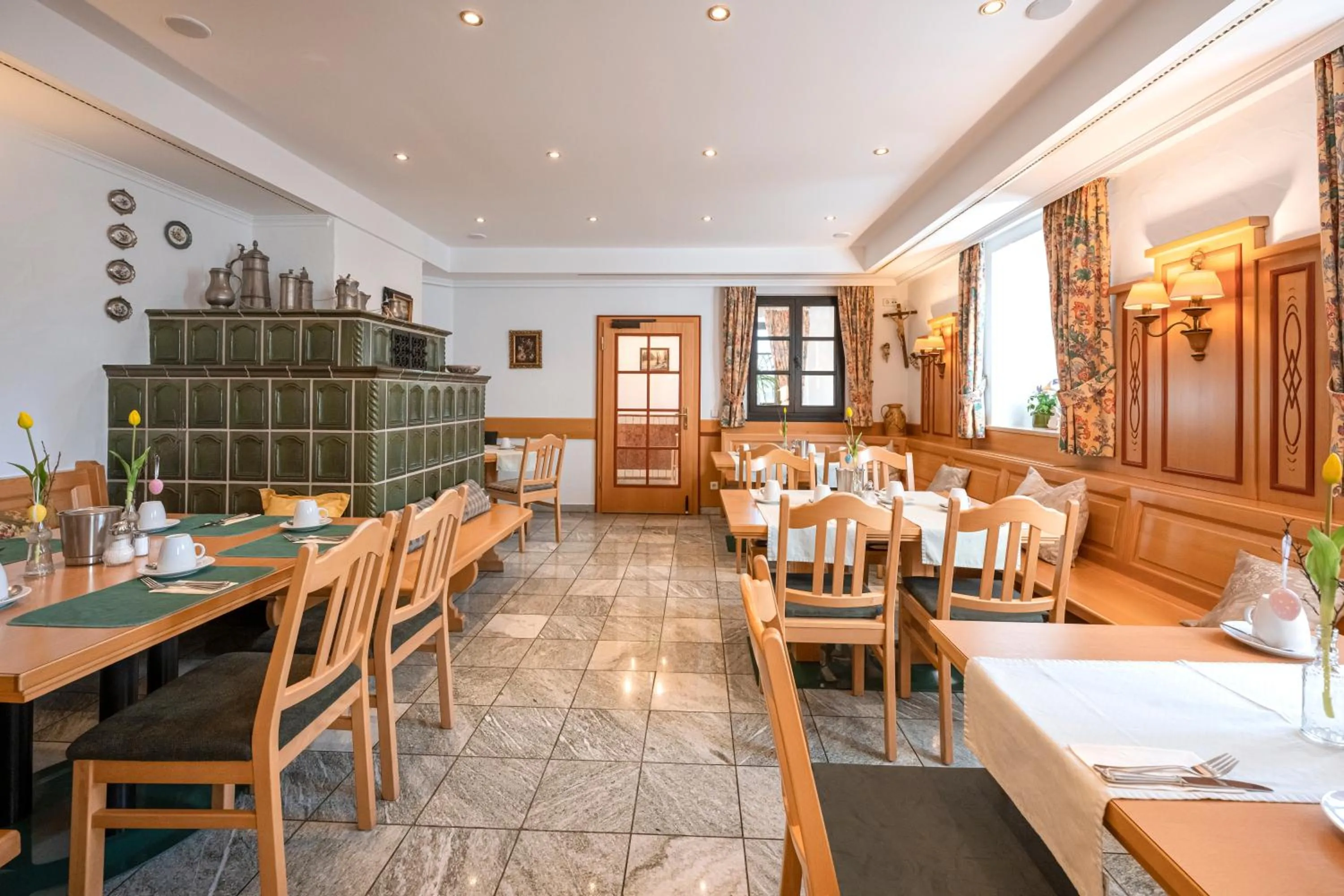 Restaurant/places to eat in Hotel Neuwirt