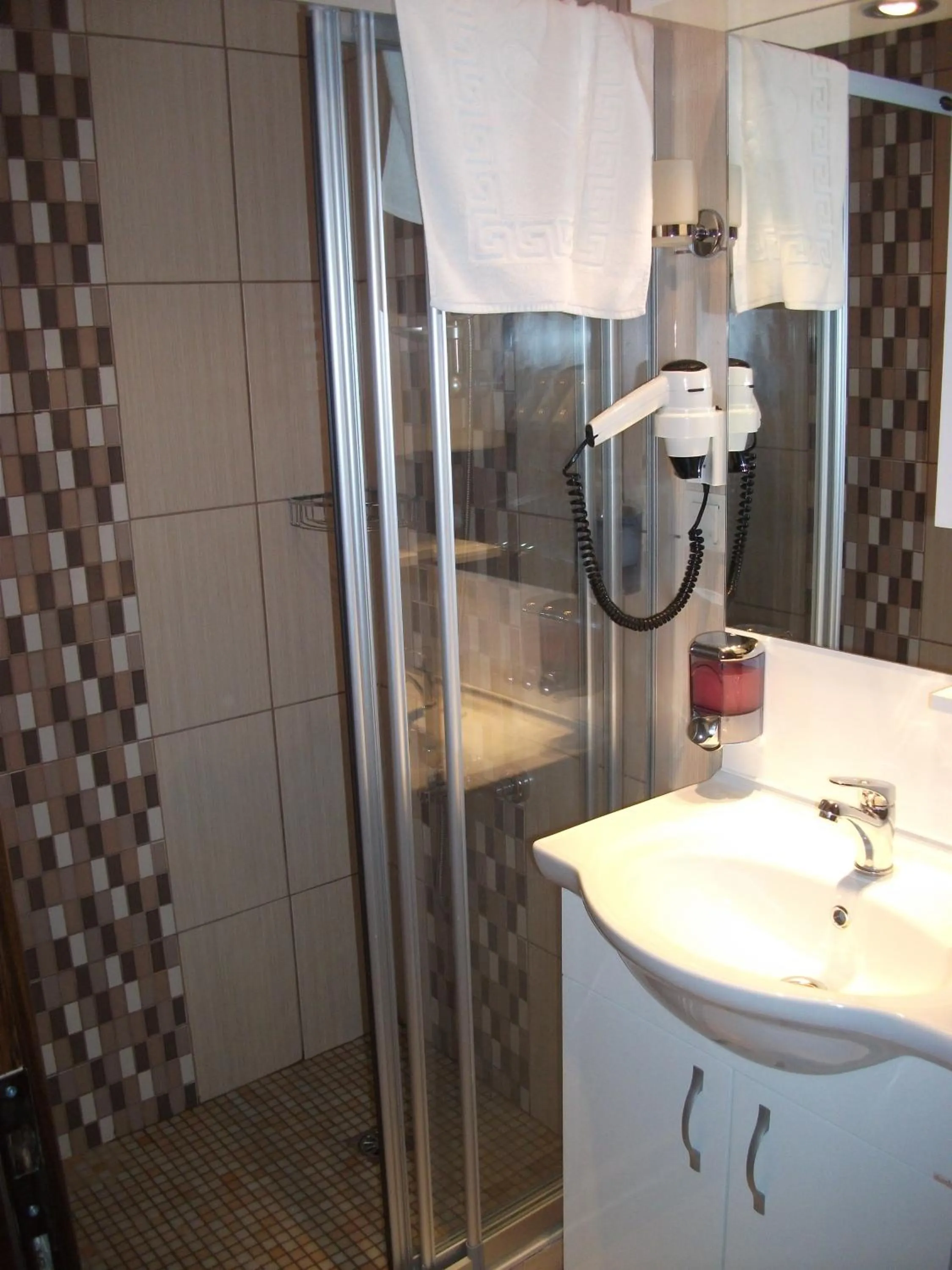 Bathroom in Sultan Palace Hotel