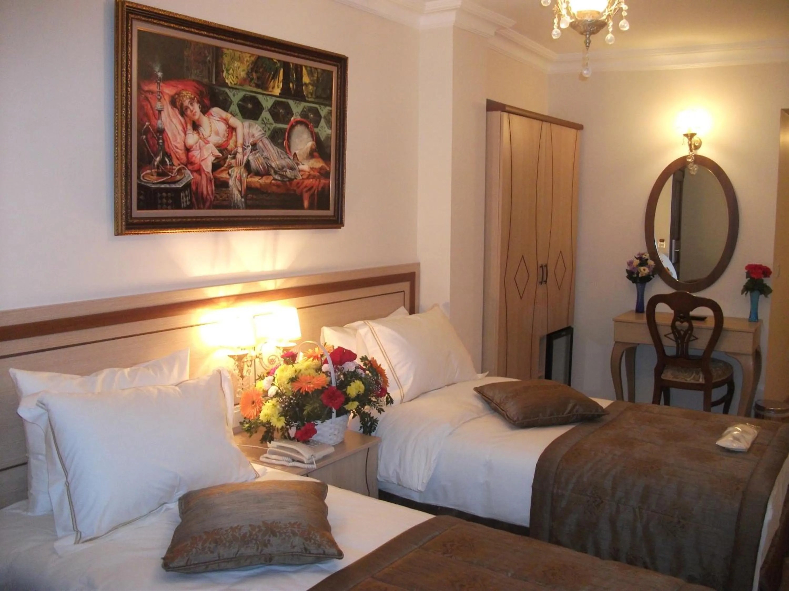 Photo of the whole room, Bed in Sultan Palace Hotel