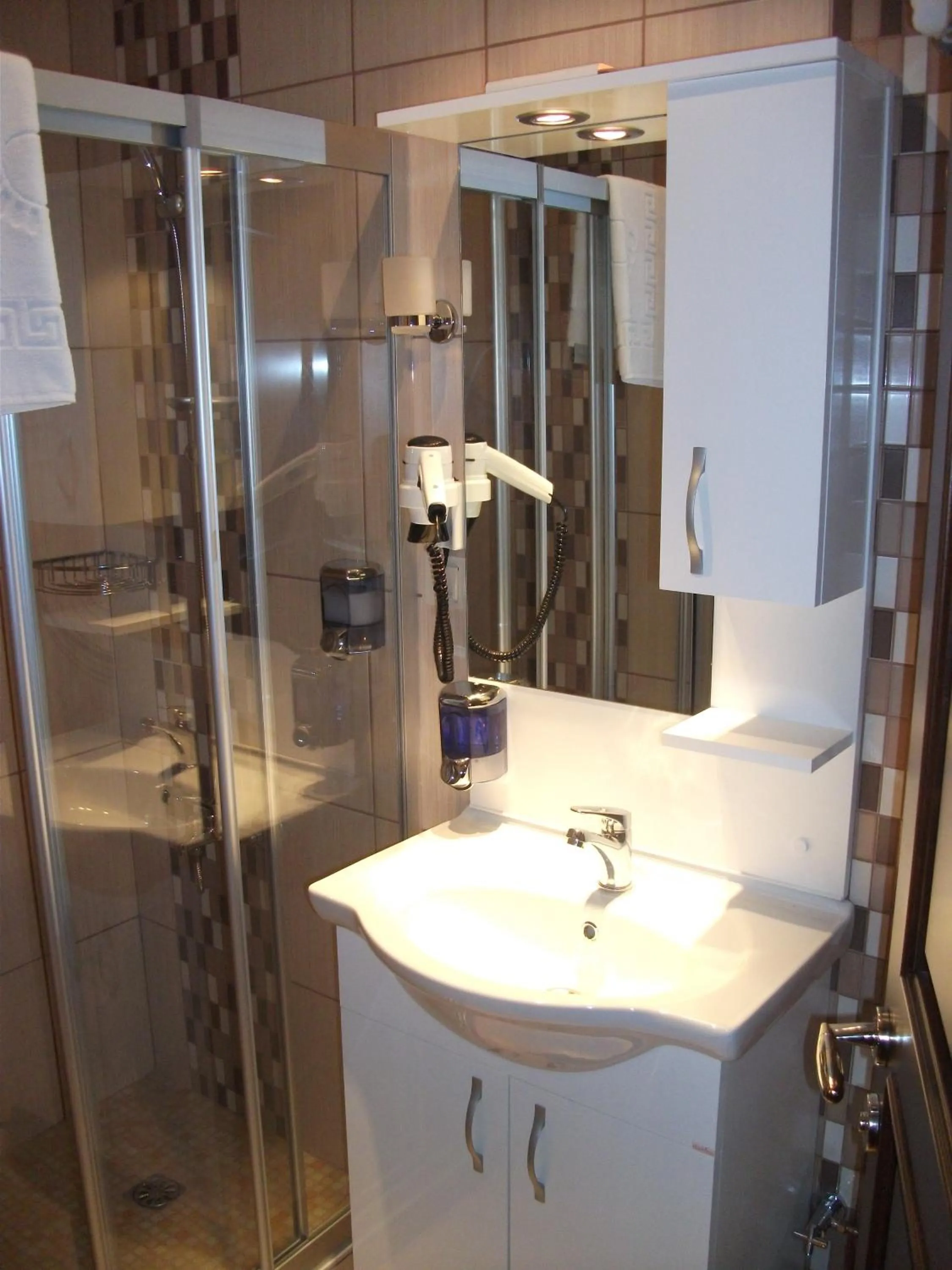 Bathroom in Sultan Palace Hotel