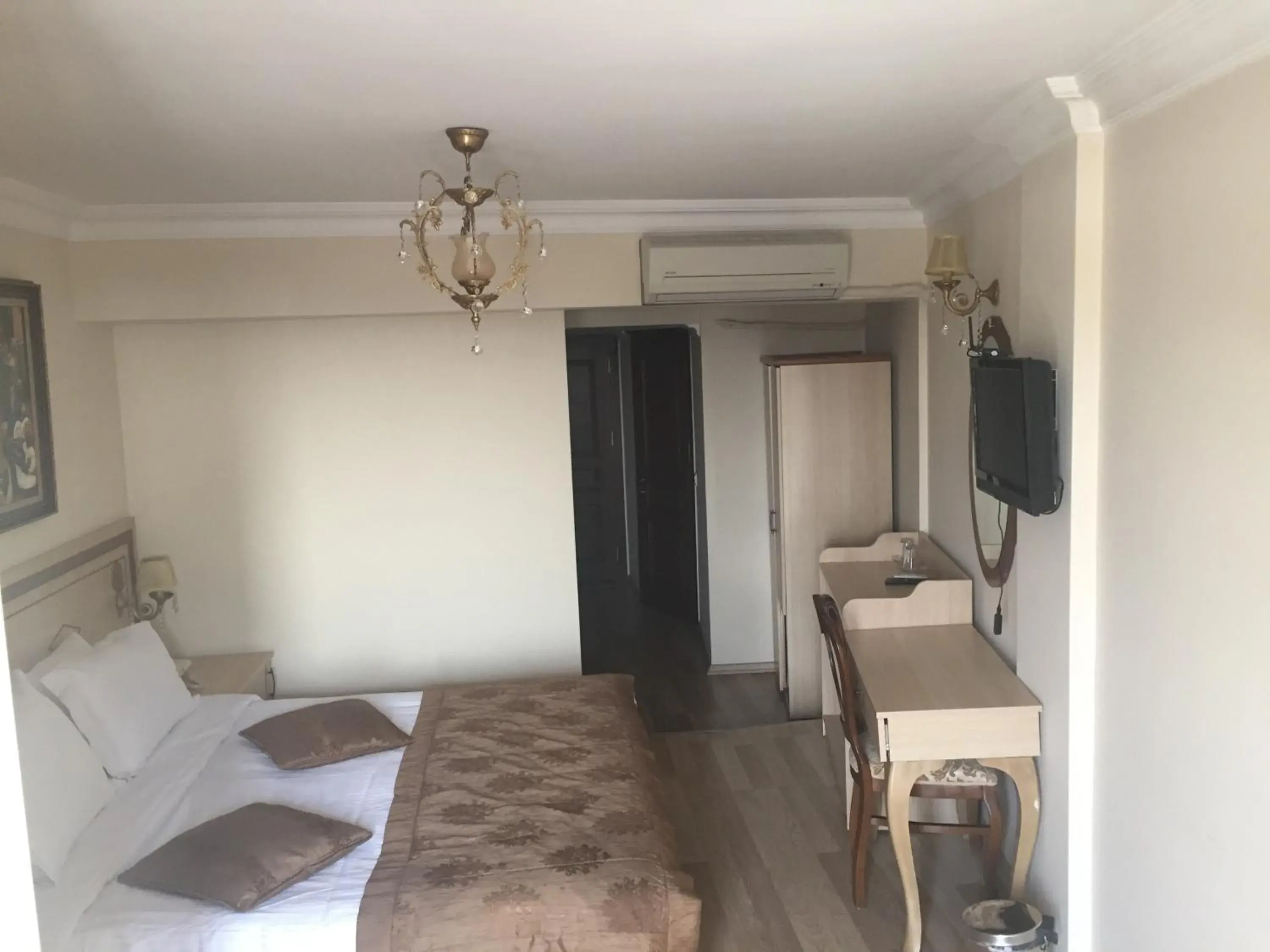 Photo of the whole room, Bed in Sultan Palace Hotel Photo of the whole room, Bed in Sultan Palace Hotel